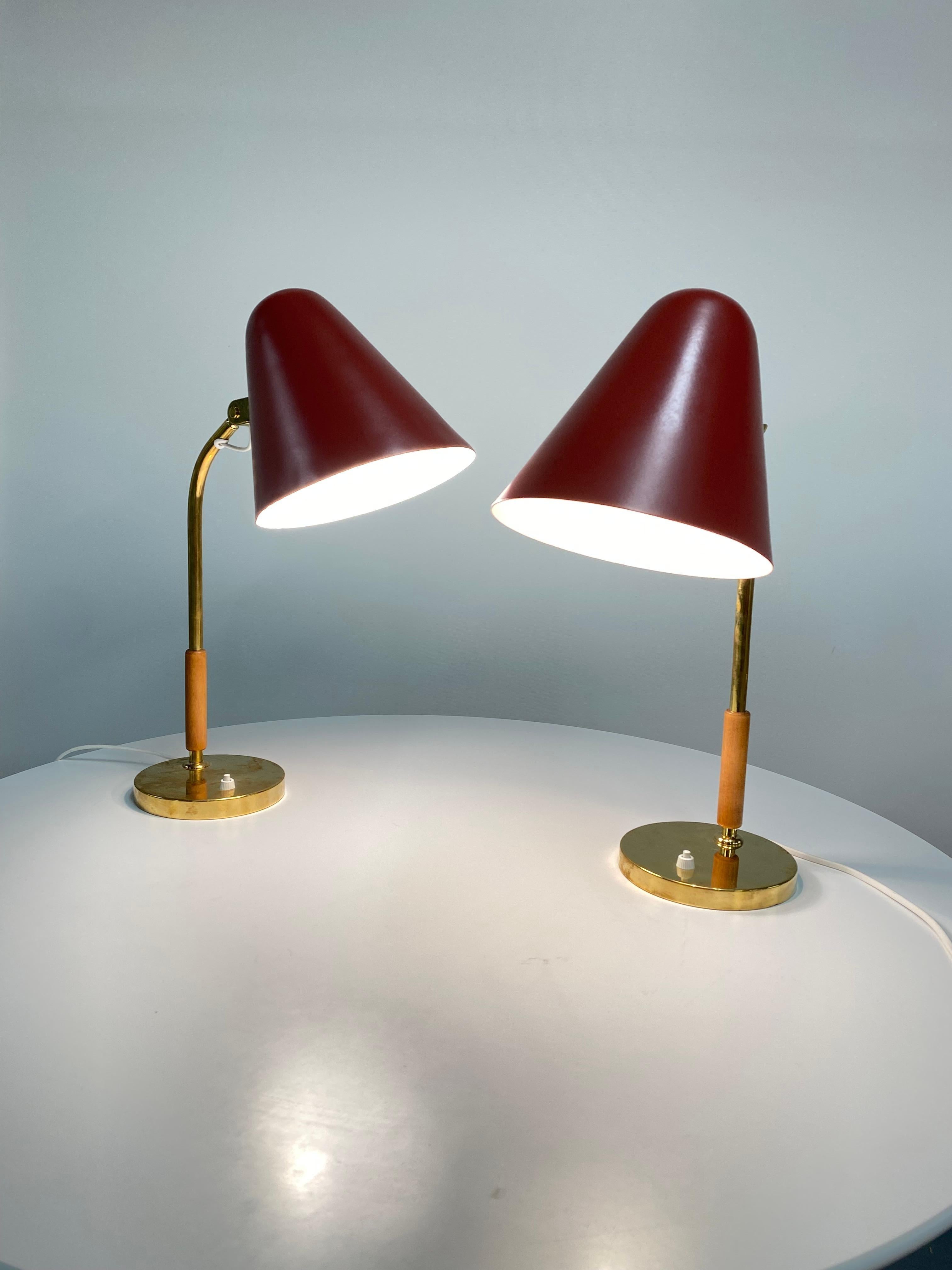 This type table lamp we haven't seen much of lately.  The red color is of a later date, but this red shade was often used in the 1950s.

Of course these can be used in private residences as well as offices. Colored Tynell versions have been rising