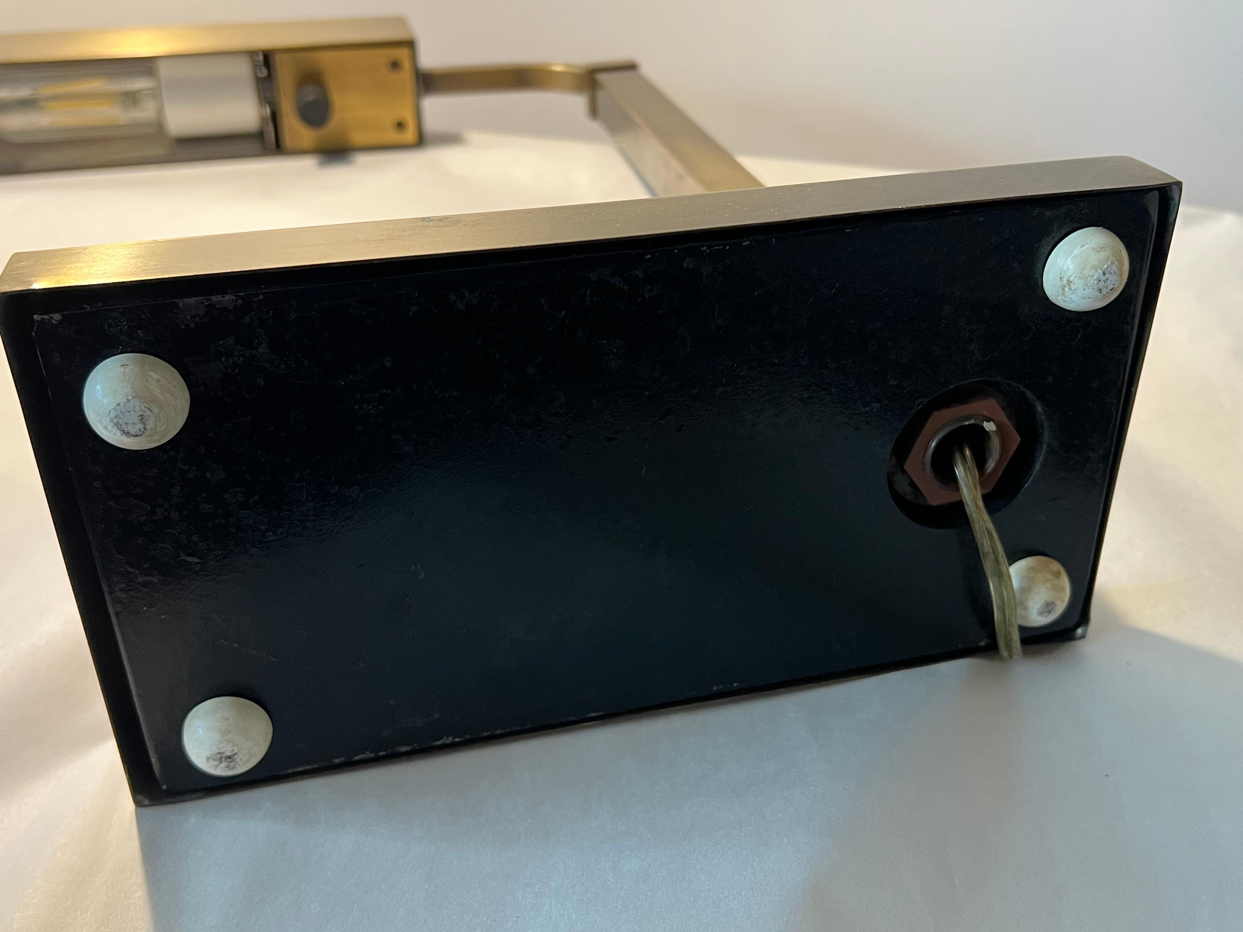 Paire de lampes de table à hauteur réglable en bronze vers 1960 en vente 9