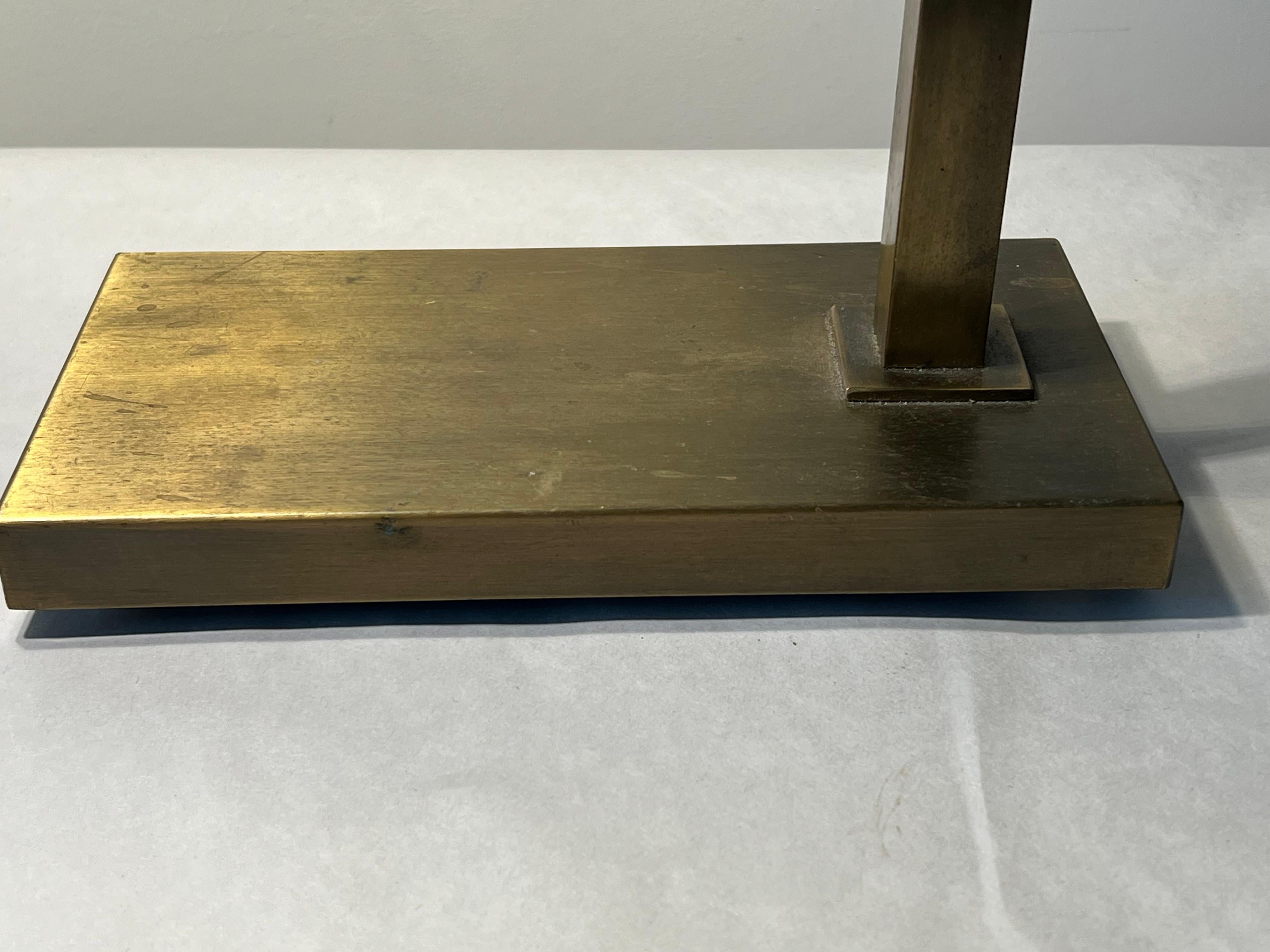 Paire de lampes de table à hauteur réglable en bronze vers 1960 Bon état - En vente à St.Petersburg, FL