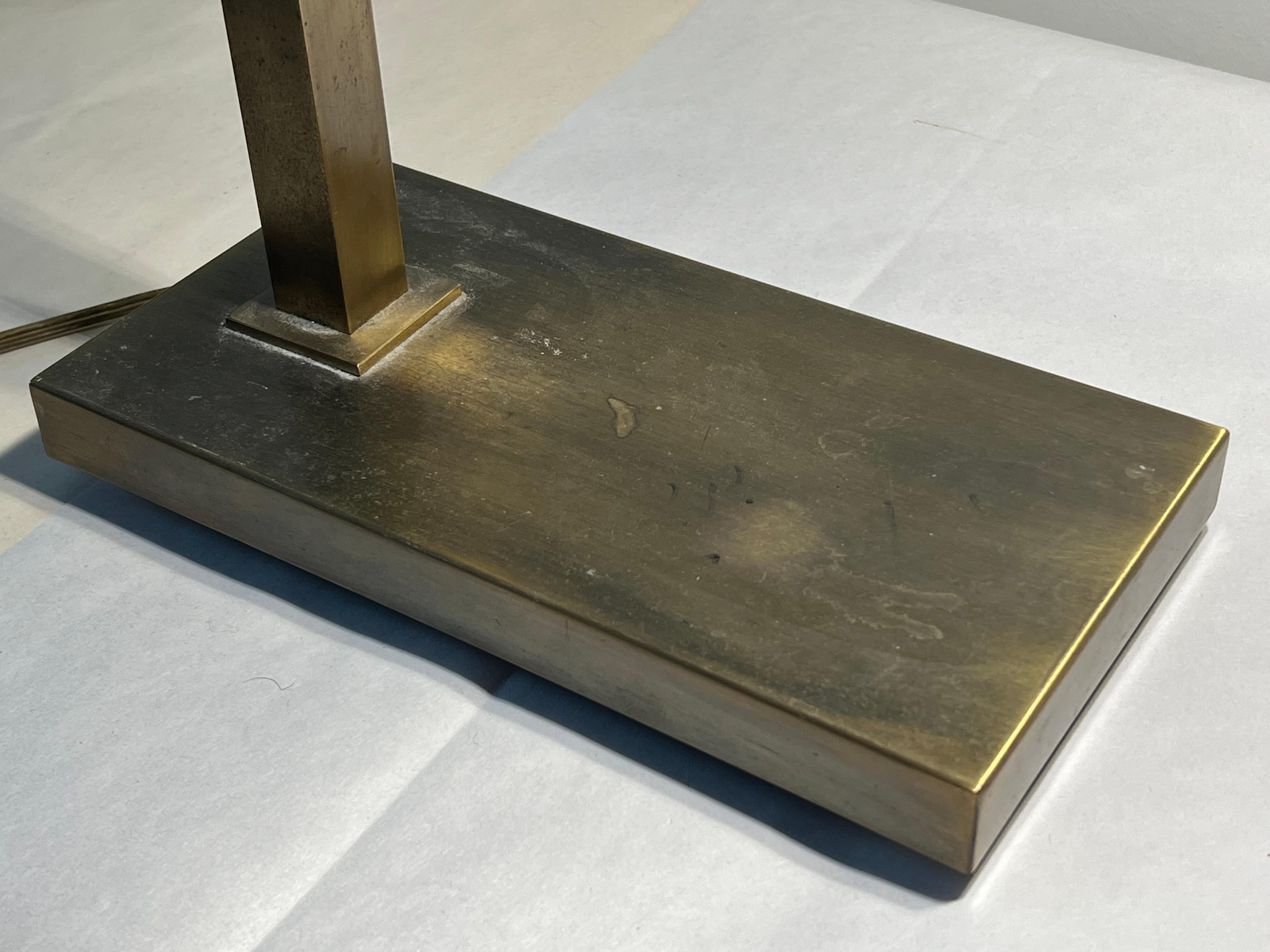 Paire de lampes de table à hauteur réglable en bronze vers 1960 en vente 2