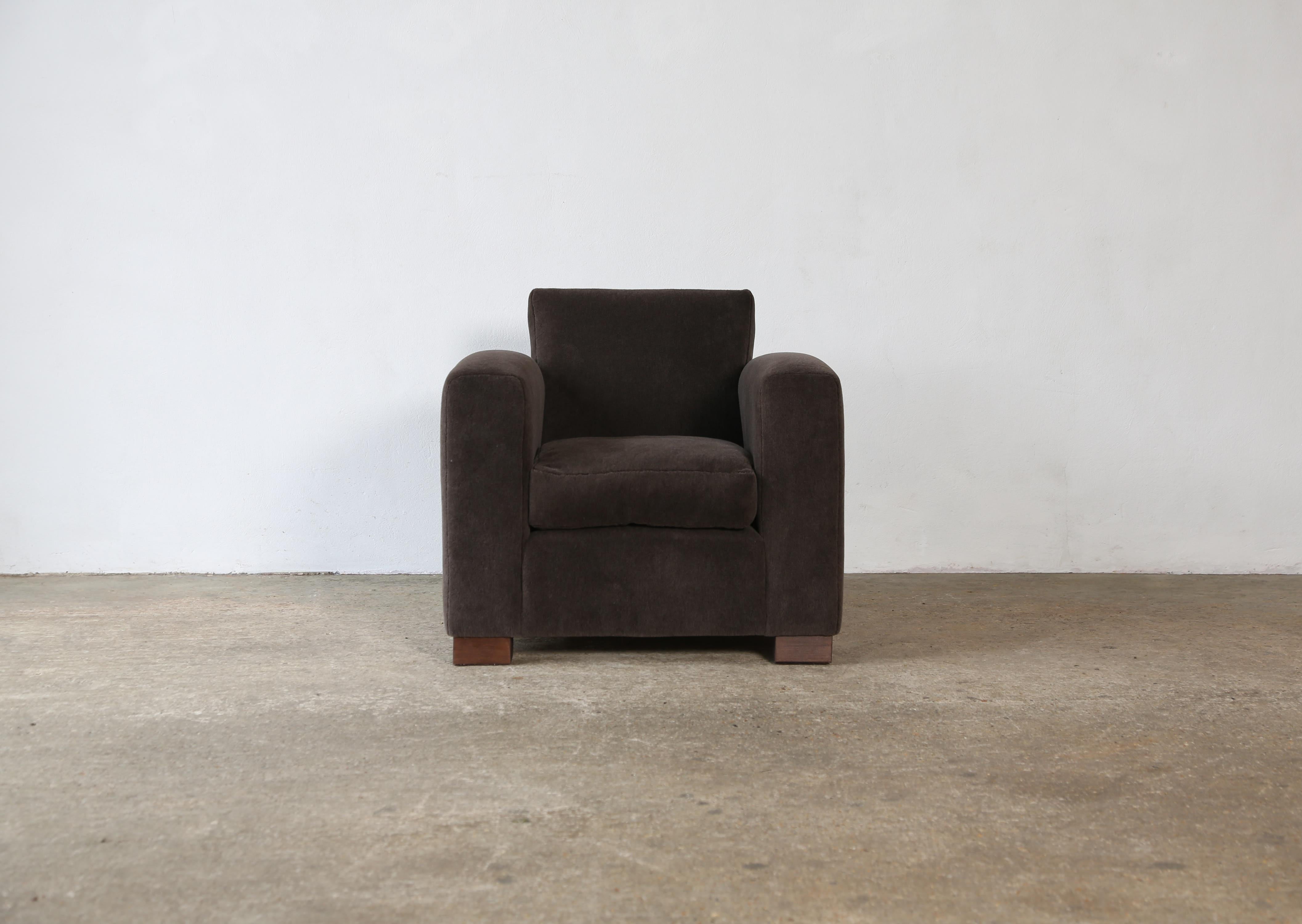 Un par de sillones Club, tapizados en alpaca pura en venta 5