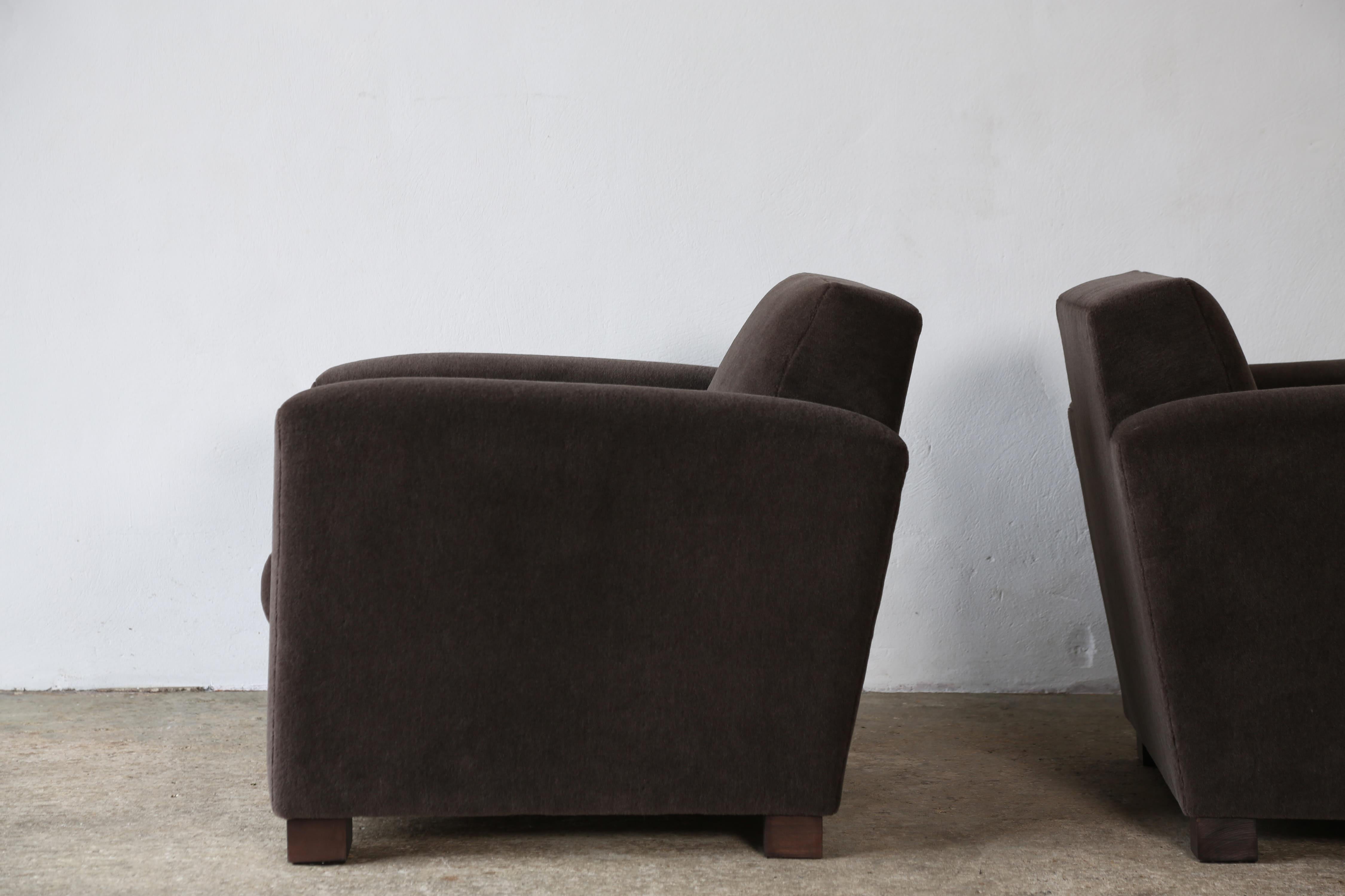 Un par de sillones Club, tapizados en alpaca pura Siglo XXI y contemporáneo en venta