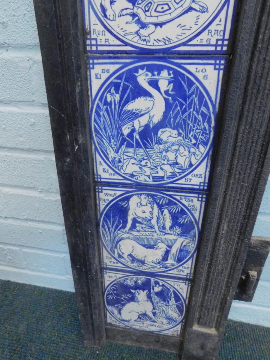 Pair of Aesthetic Movement Cast Fire Inserts with Mintons Aesop's Fables Tiles In Good Condition For Sale In London, GB