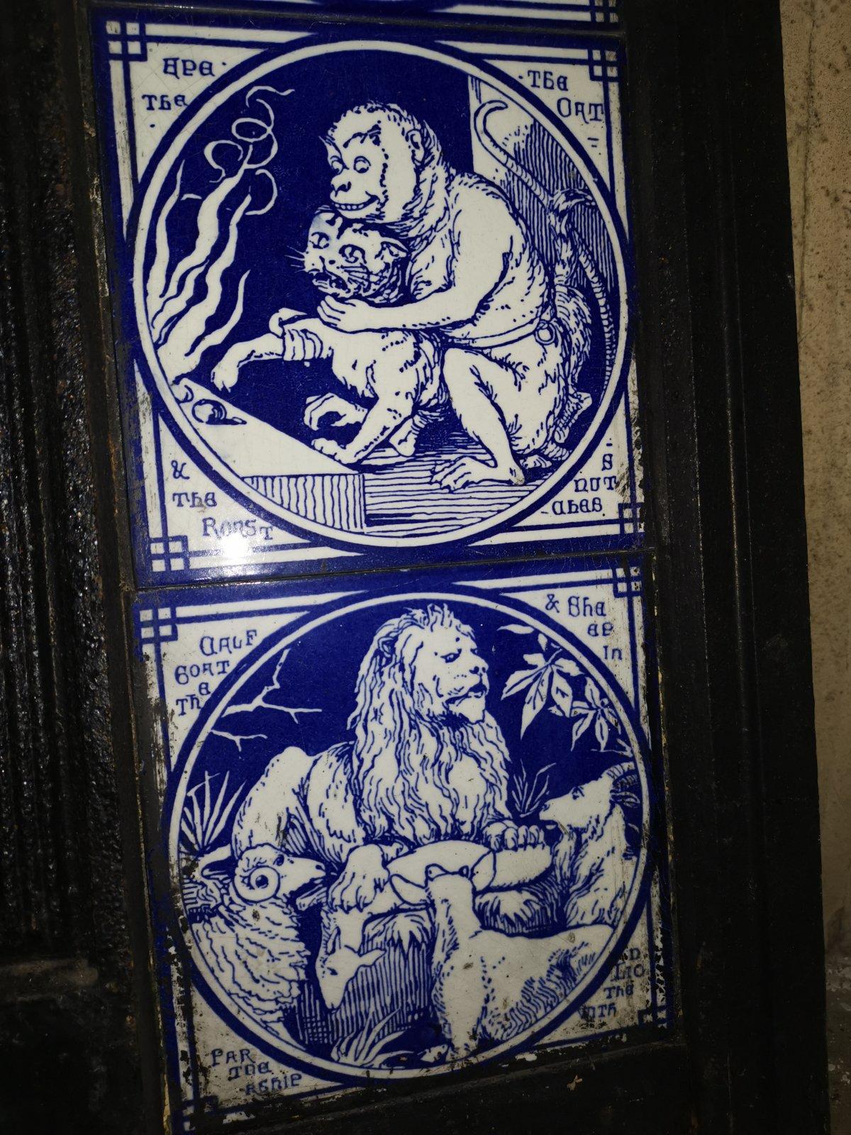 Pair of Aesthetic Movement Cast Fire Inserts with Mintons Aesop's Fables Tiles For Sale 8