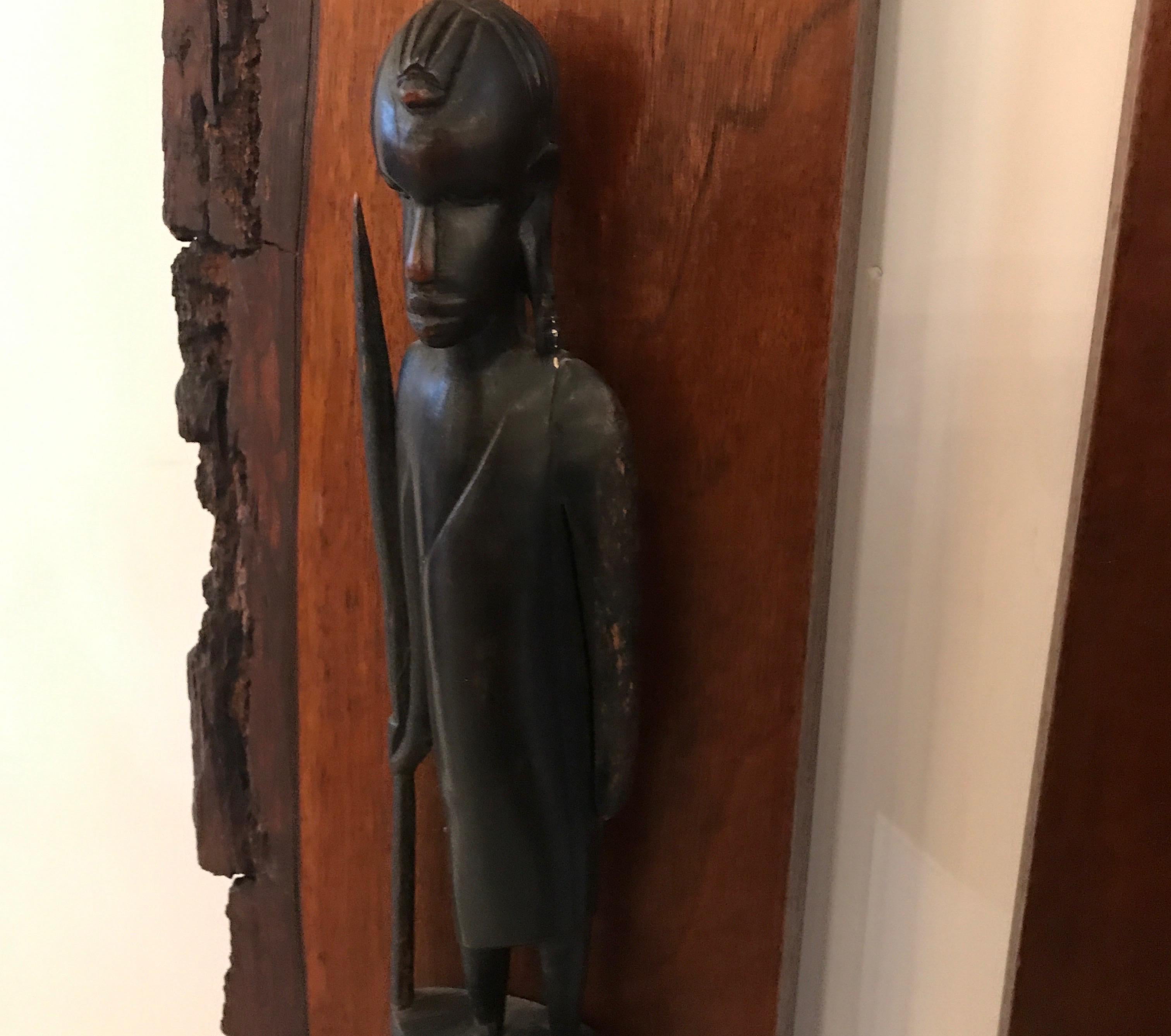Afrikanische Stammeskunst-Skulpturentafeln mit lebendiger Kante aus Afrika, Paar (Mitte des 20. Jahrhunderts) im Angebot