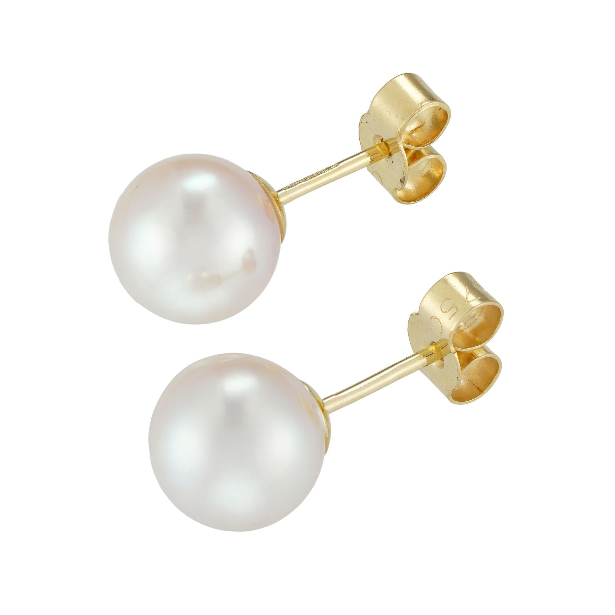 A pair of Akoya pearl earrings, the pearls measuring 8mm with 18ct gold post and scroll fittings, hallmarked 18ct gold, Birmingham, gross weight 2.1 grams.

Should you choose to make this purchase we will delighted to send it to you beautifully