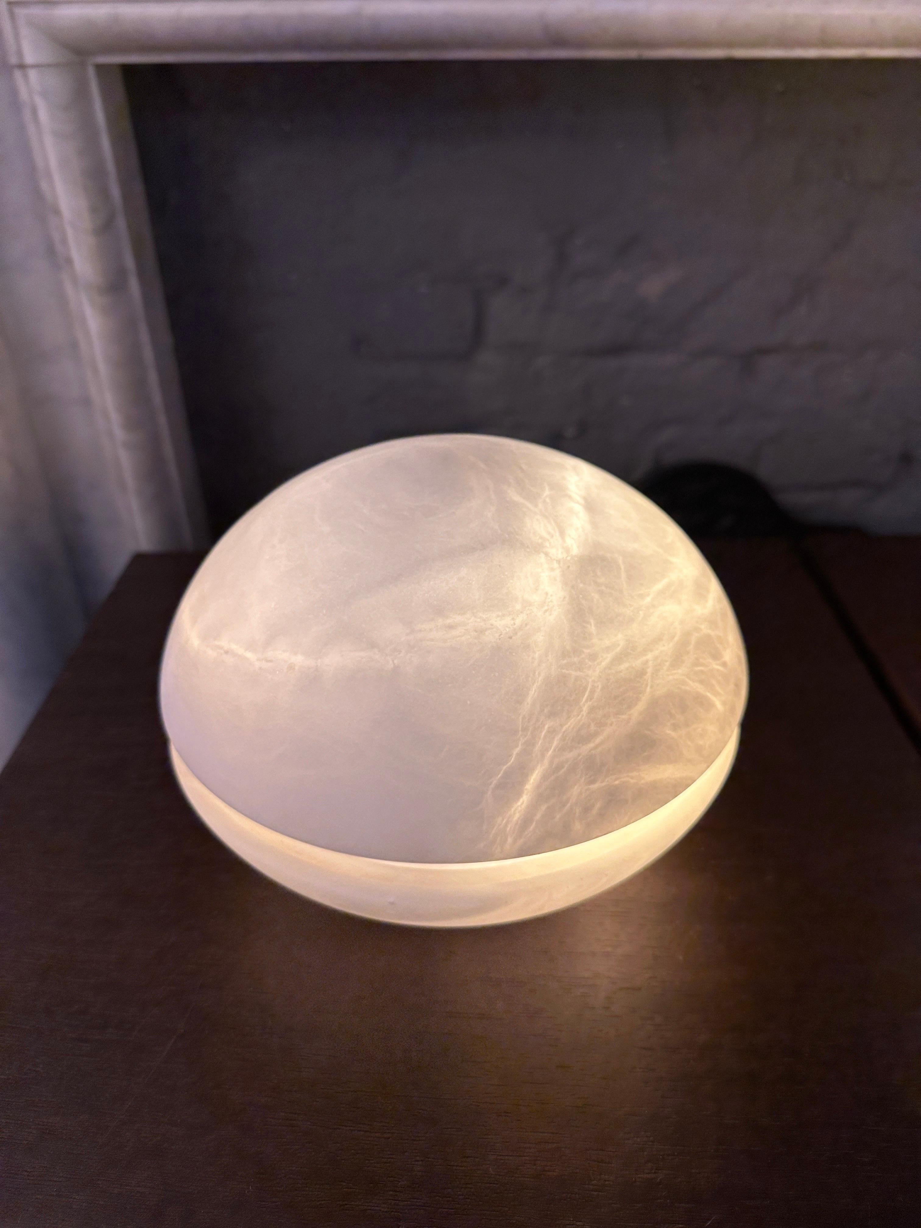 Ein Paar Alabaster-Tischlampen im modernen Stil der Mitte des Jahrhunderts  im Angebot 3