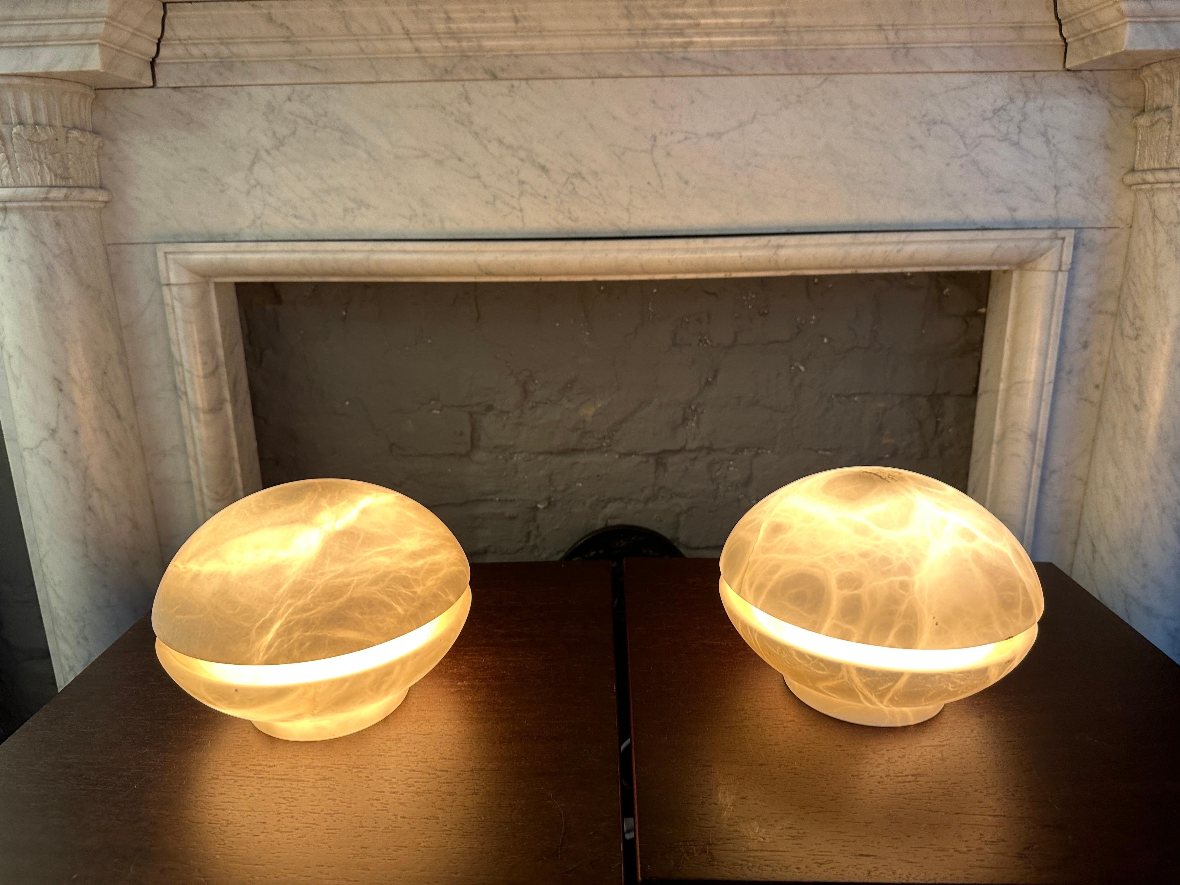 A Pair Of Alabaster Mid Century Modern Style Table Lamps  For Sale 6