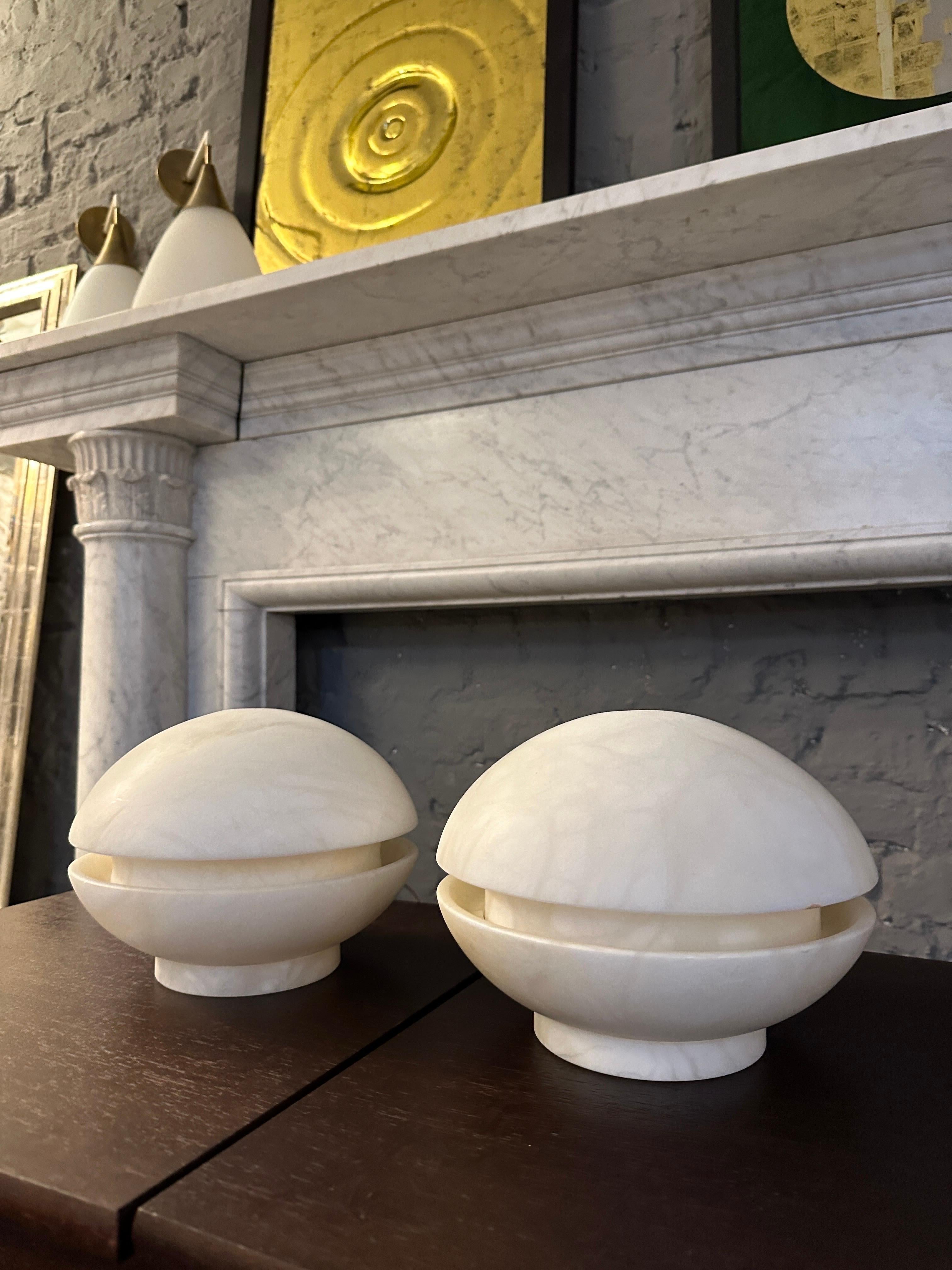 Ein Paar Alabaster-Tischlampen im modernen Stil der Mitte des Jahrhunderts  im Angebot 11