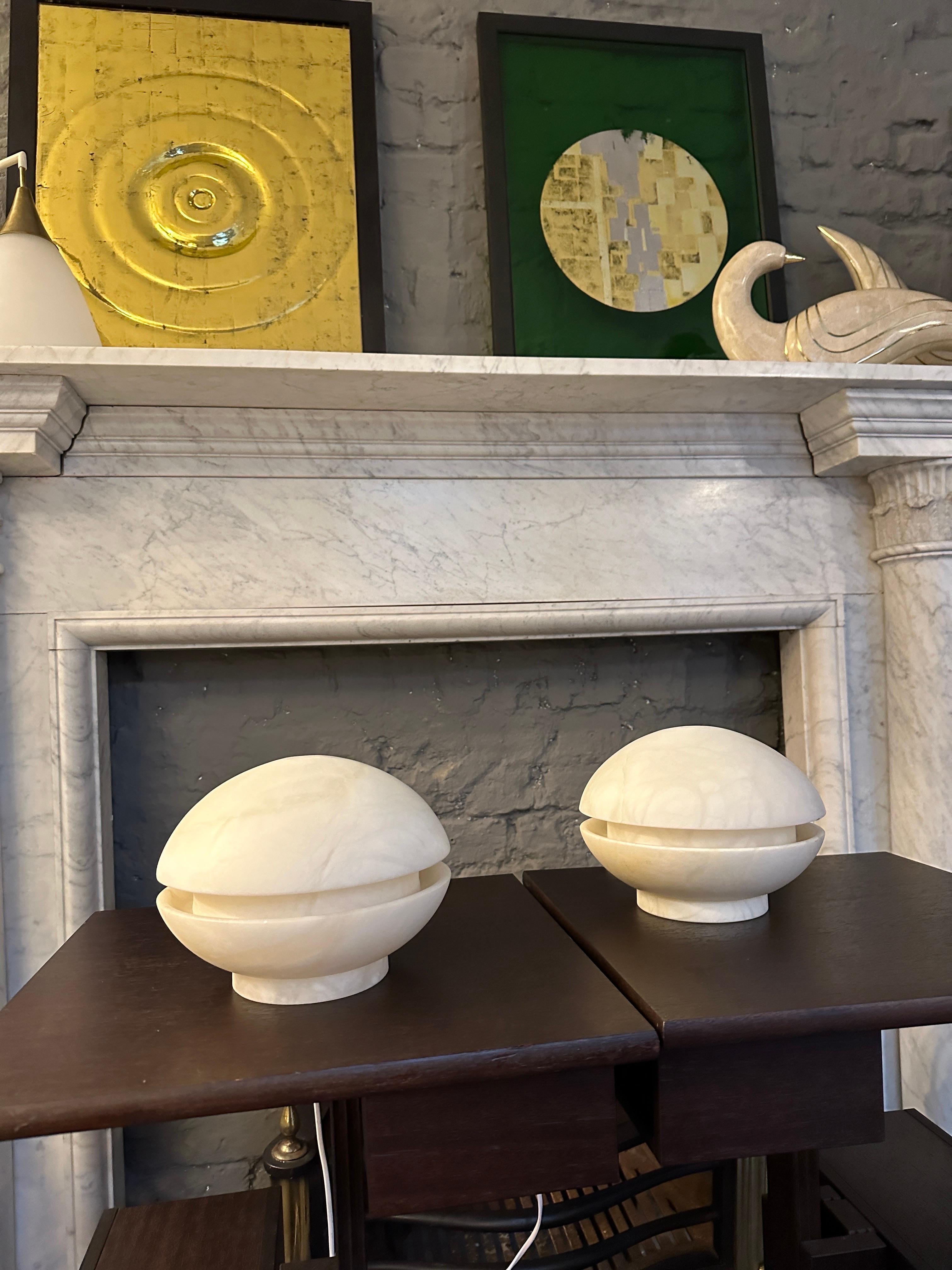A Pair Of Alabaster Mid Century Modern Style Table Lamps  For Sale 2