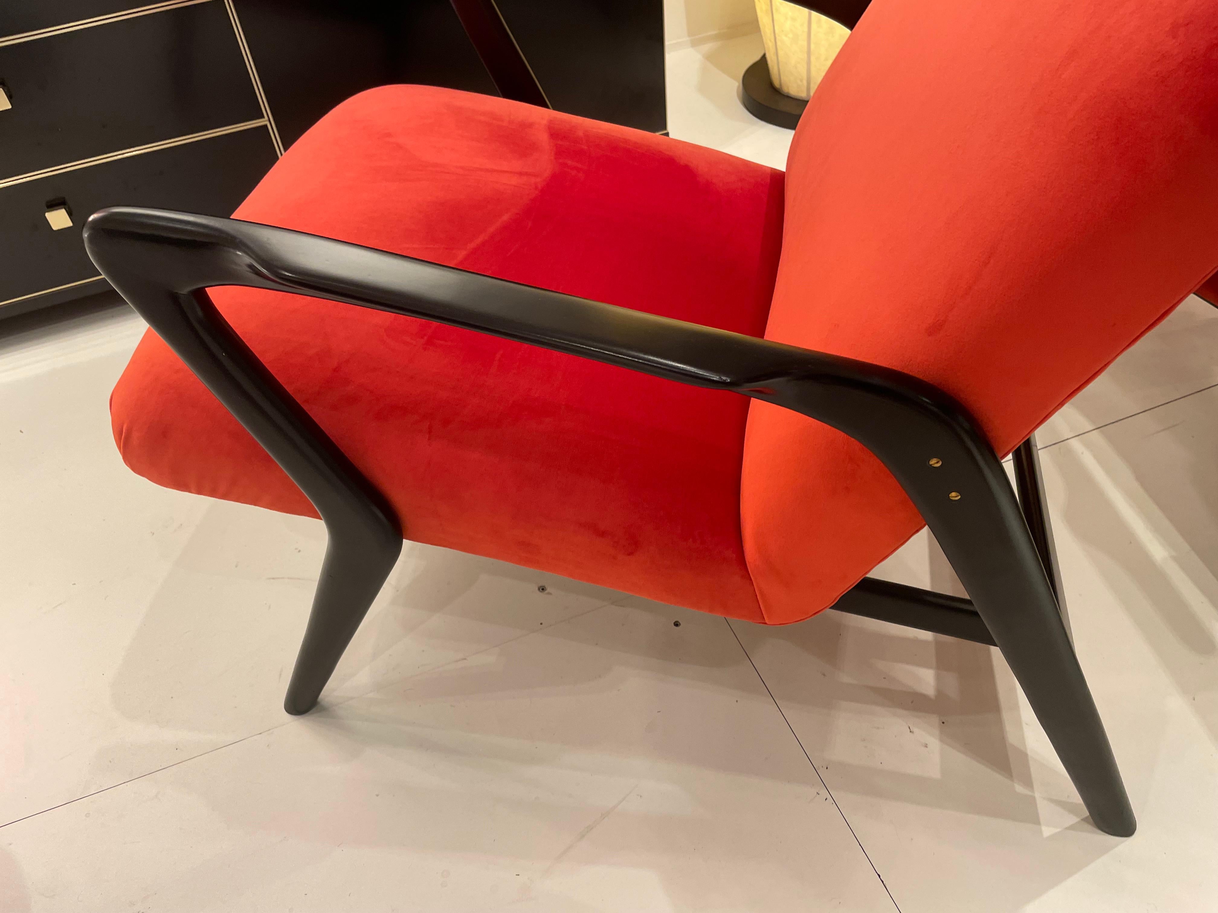 A Pair of Alfred Hendrickx Armchairs Covert in Coral Velvet, Belgium 1950. In Excellent Condition For Sale In Brussels, BE