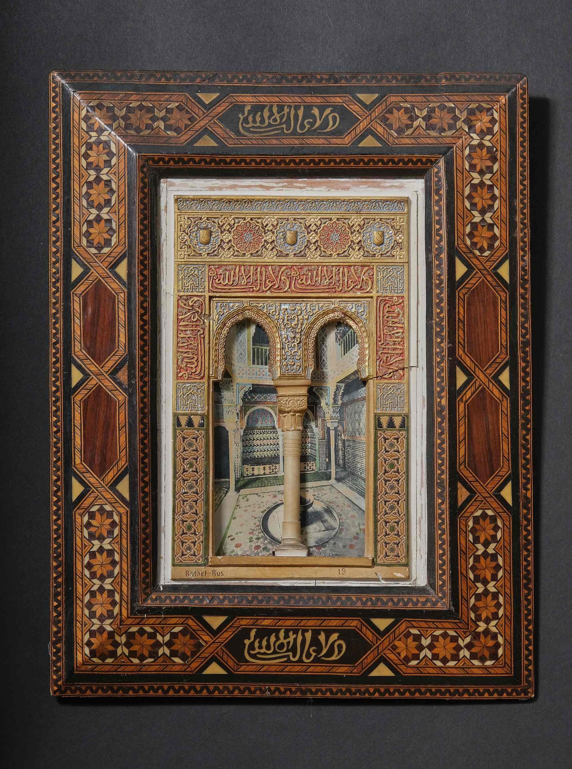 Paire de plaques de façade de l'Alhambra dans un magnifique cadre de style arabe. Signé 