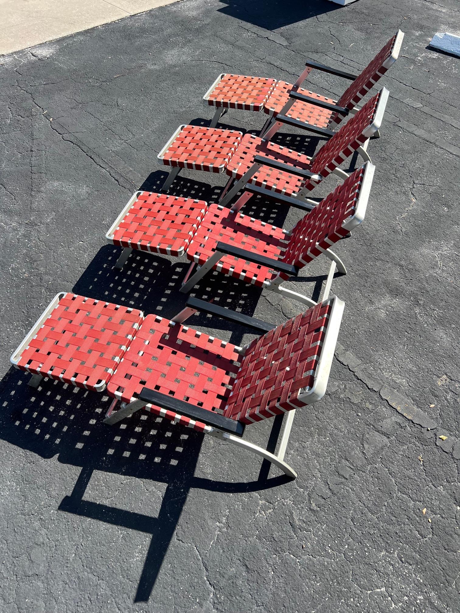 Paire de chaises longues pliantes en aluminium provenant d'un navire de luxe SS des États-Unis en vente 6