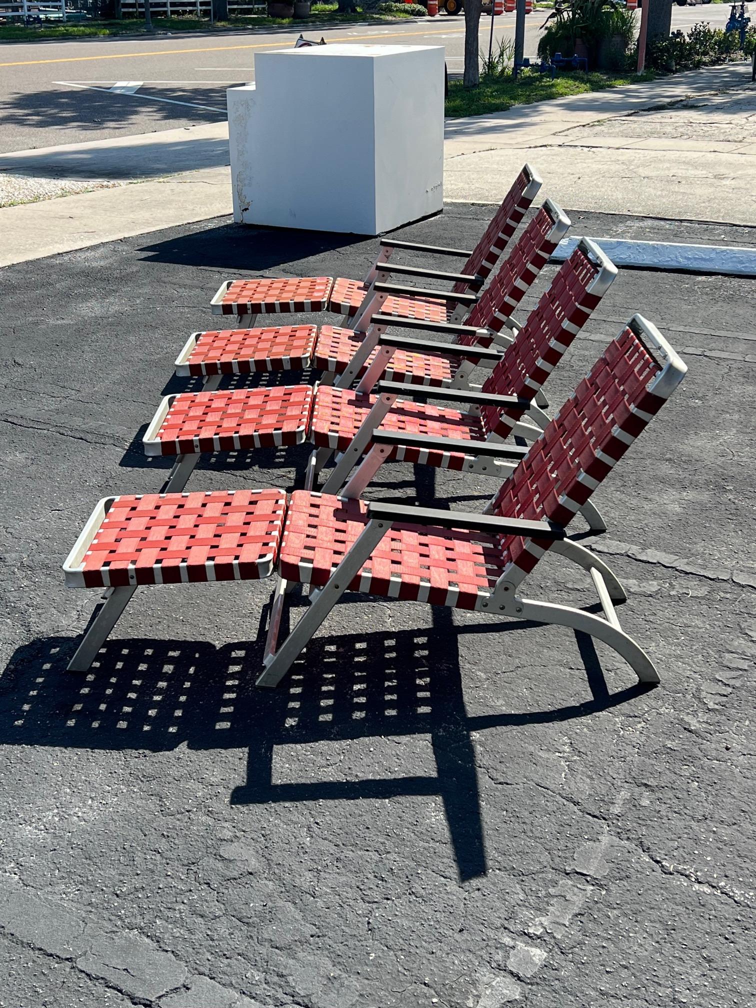 Paire de chaises longues pliantes en aluminium provenant d'un navire de luxe SS des États-Unis en vente 11