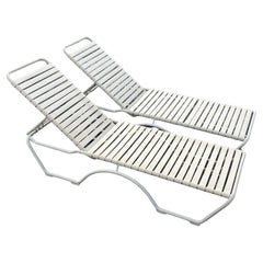 Paire de chaises d'extérieur en aluminium par Tropitone avec coussins