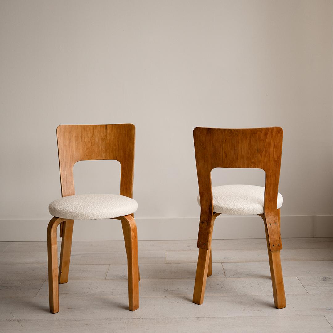 Finlandais Paire de chaises d'appoint Alvar Aalto pour Artek Modèle 66 en vente