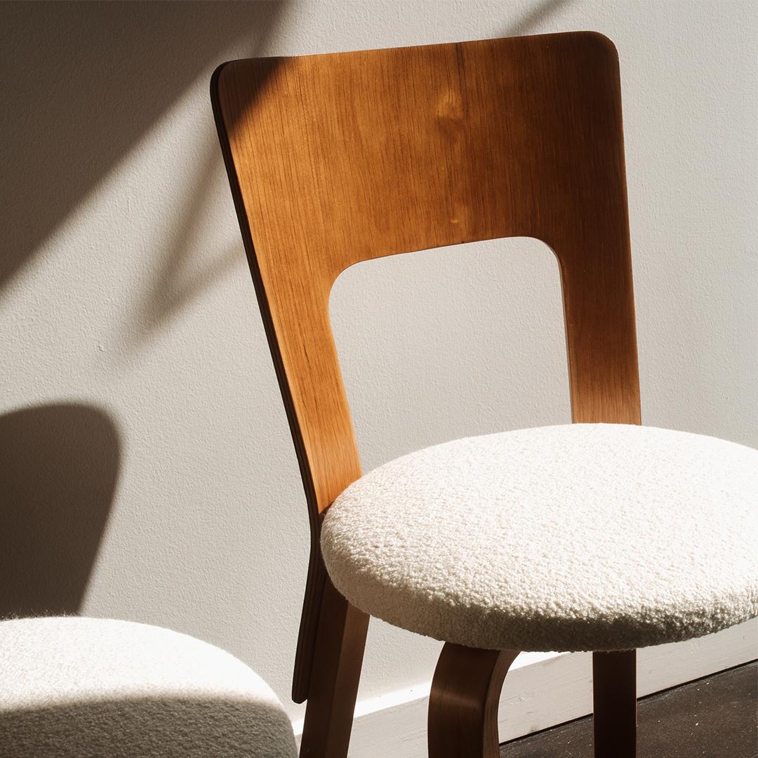 Laine Paire de chaises d'appoint Alvar Aalto pour Artek Modèle 66 en vente