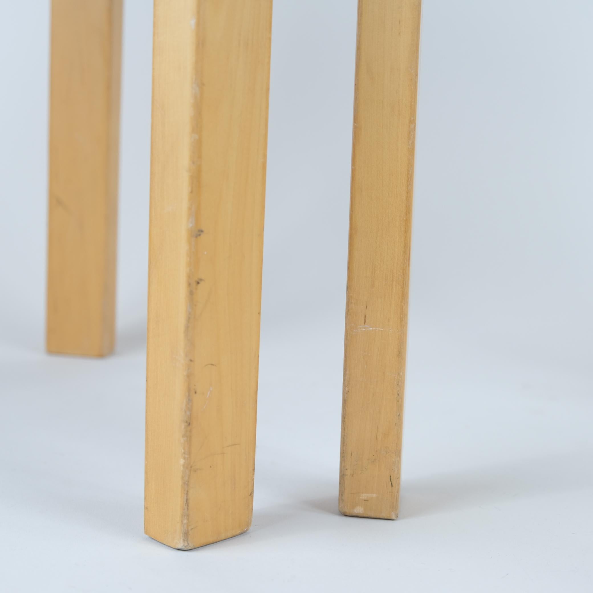 A Pair of Alvar Aalto Stools Model 60, Red Pegamoid Upholstery, Artek 1950s For Sale 3