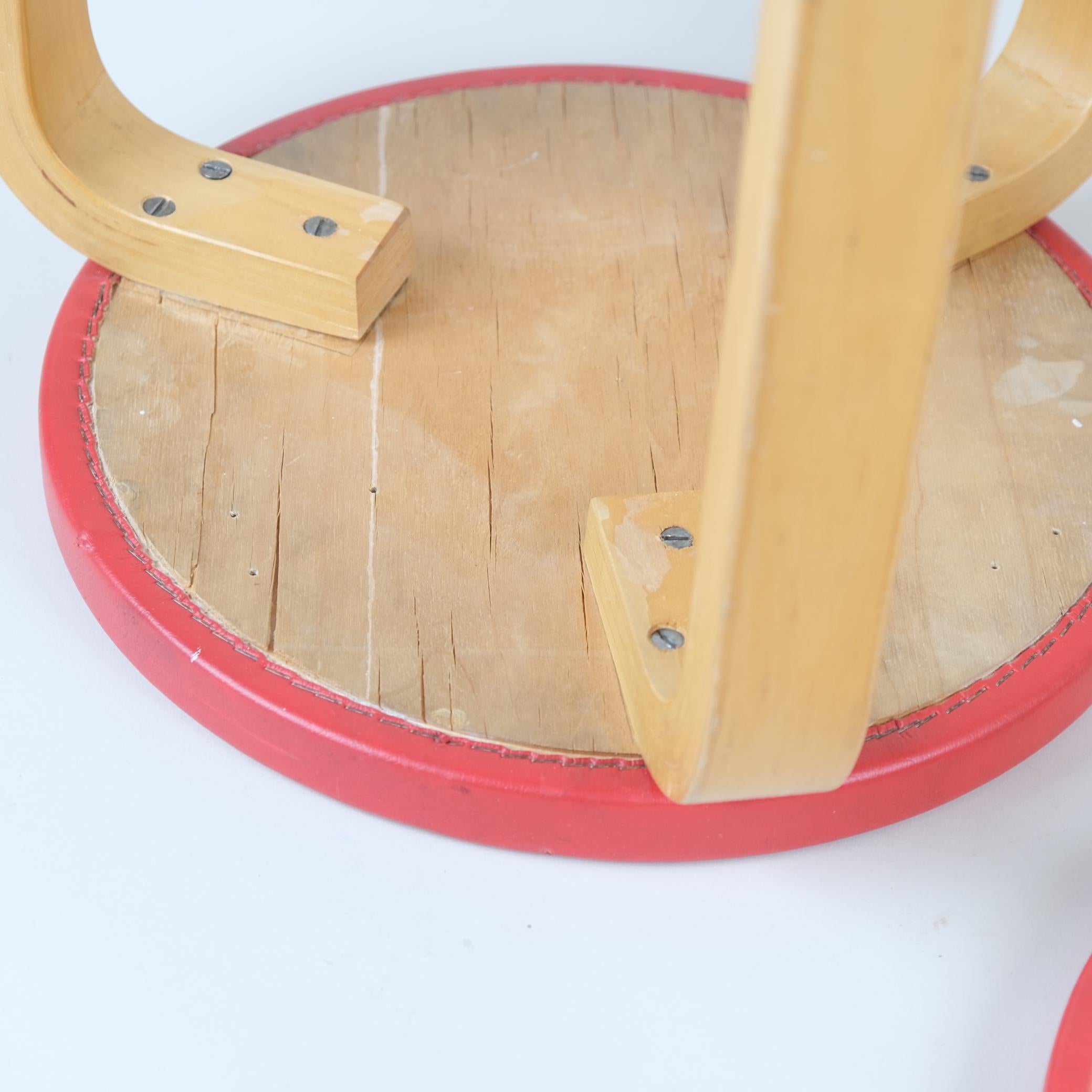 A Pair of Alvar Aalto Stools Model 60, Red Pegamoid Upholstery, Artek 1950s For Sale 8