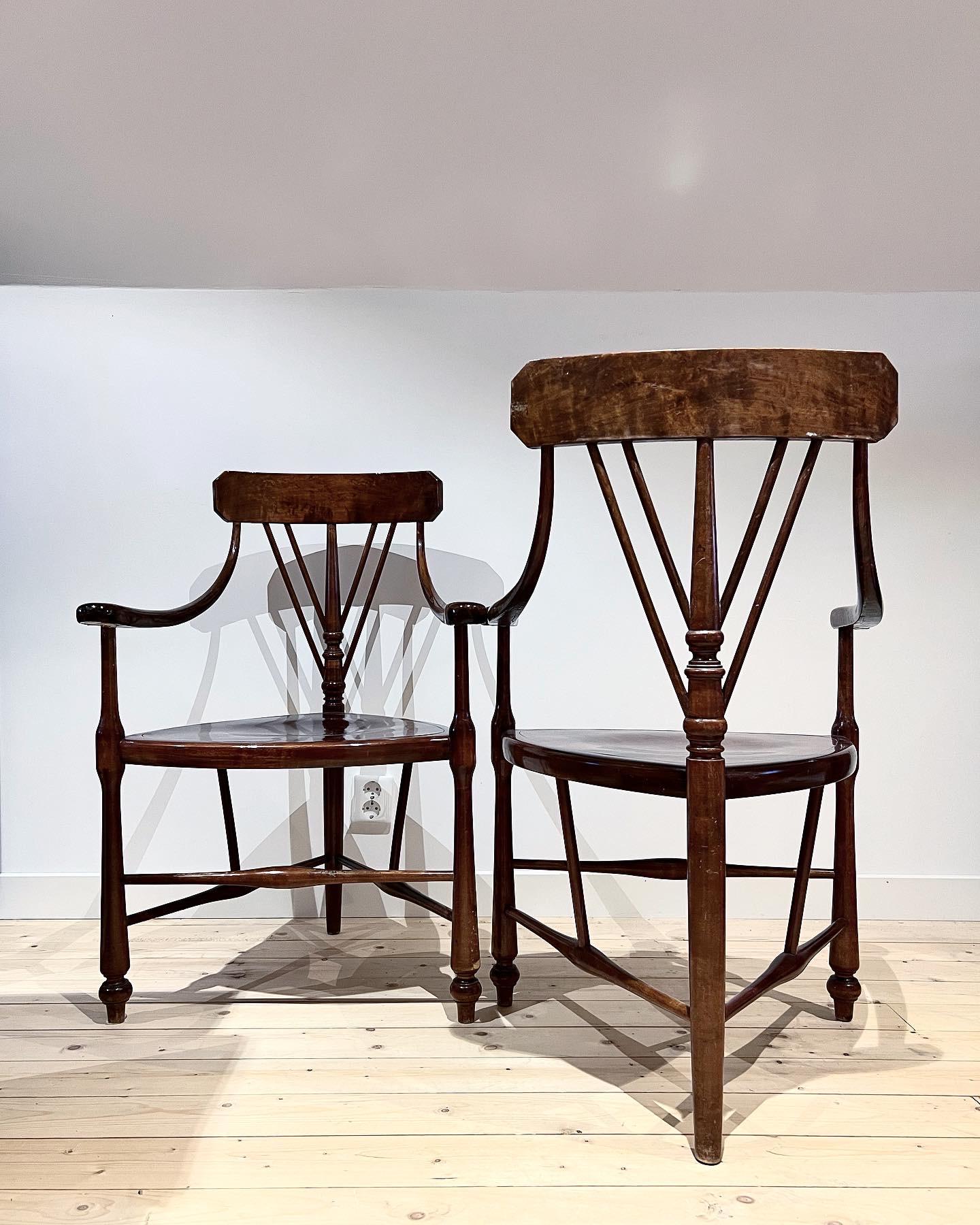 Stained Pair of Amazing and Rare Windsor-Type Chairs with Provenance For Sale