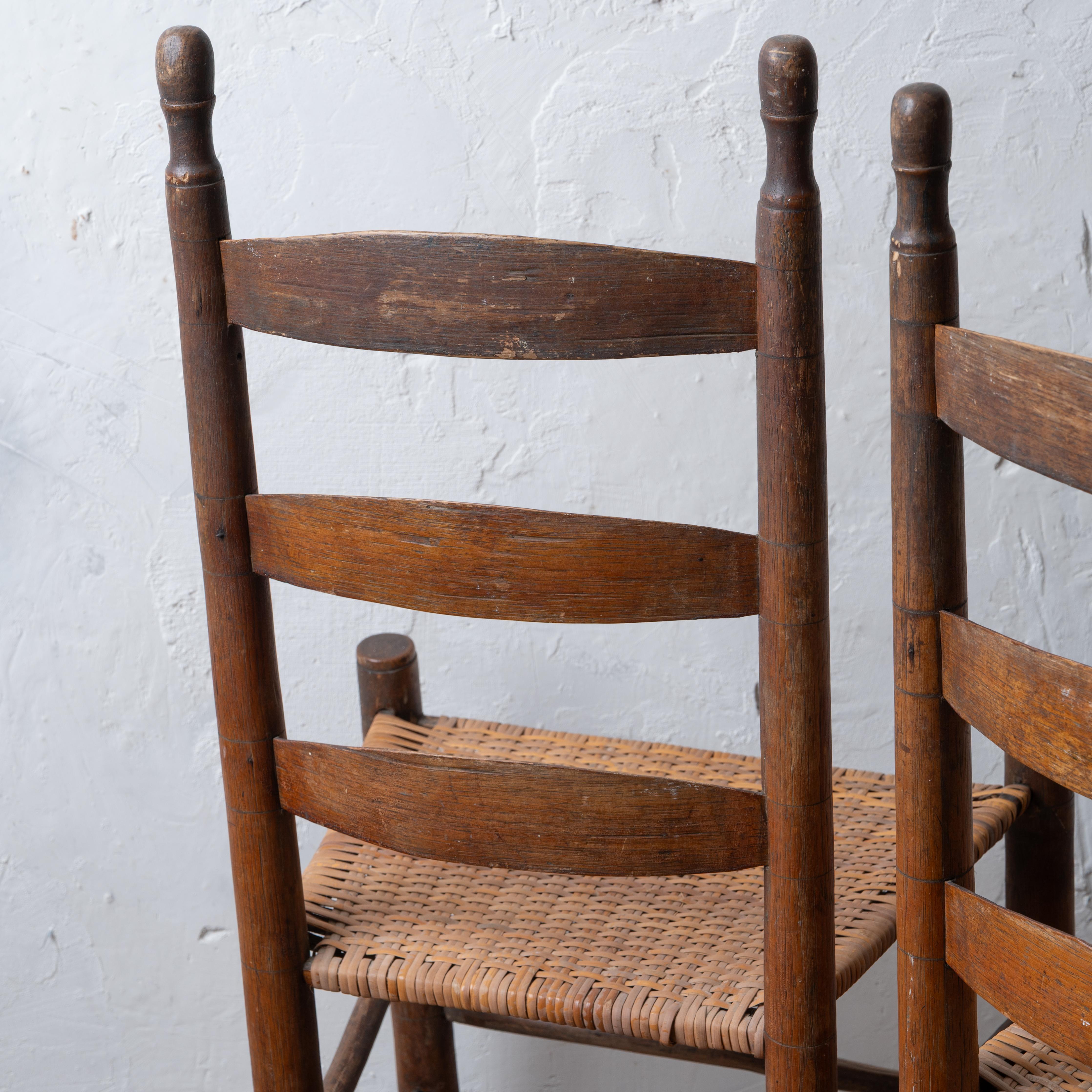 Paire de chaises américaines à dossier en échelle, 19e siècle en vente 10