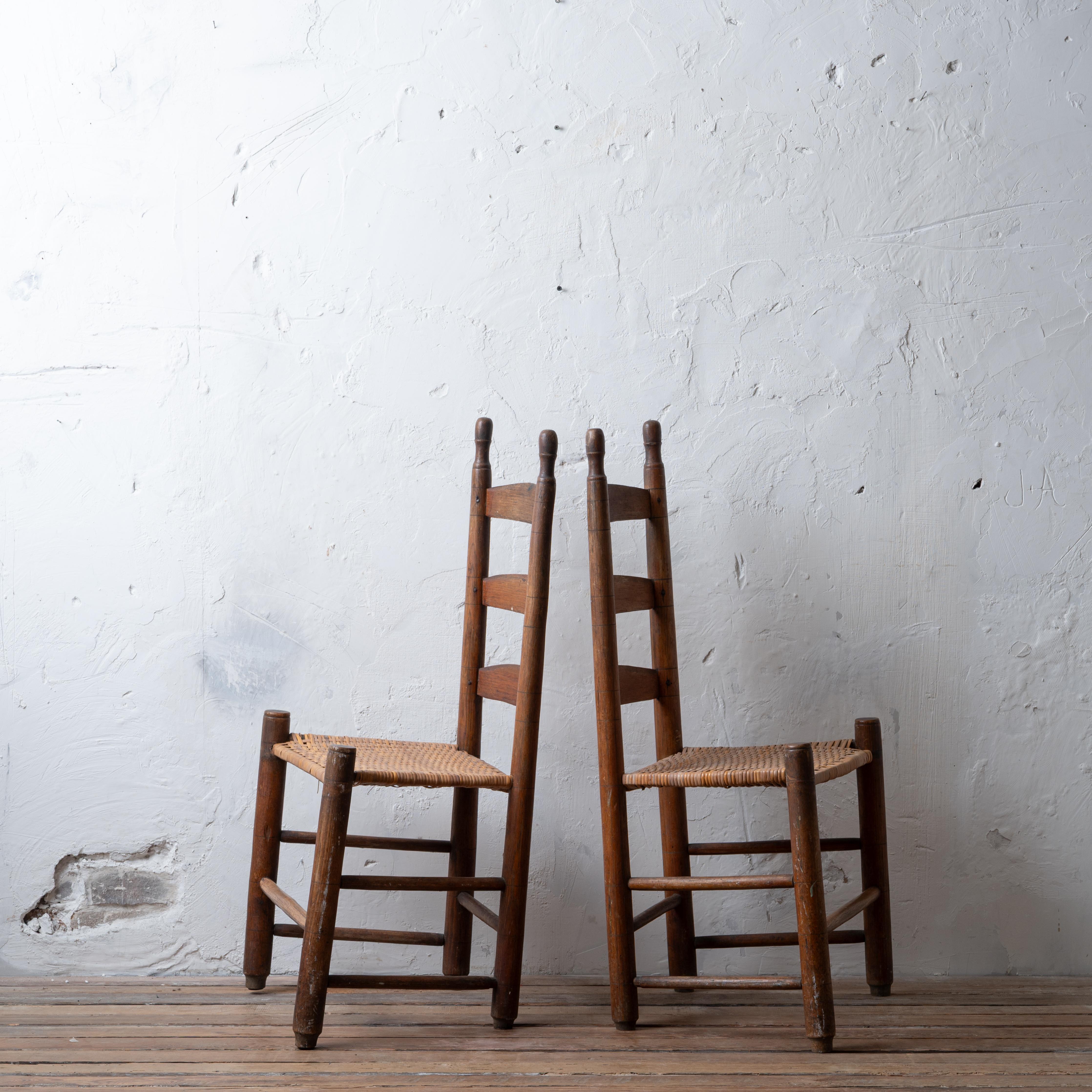 Paire de chaises américaines à dossier en échelle, 19e siècle Bon état - En vente à Savannah, GA