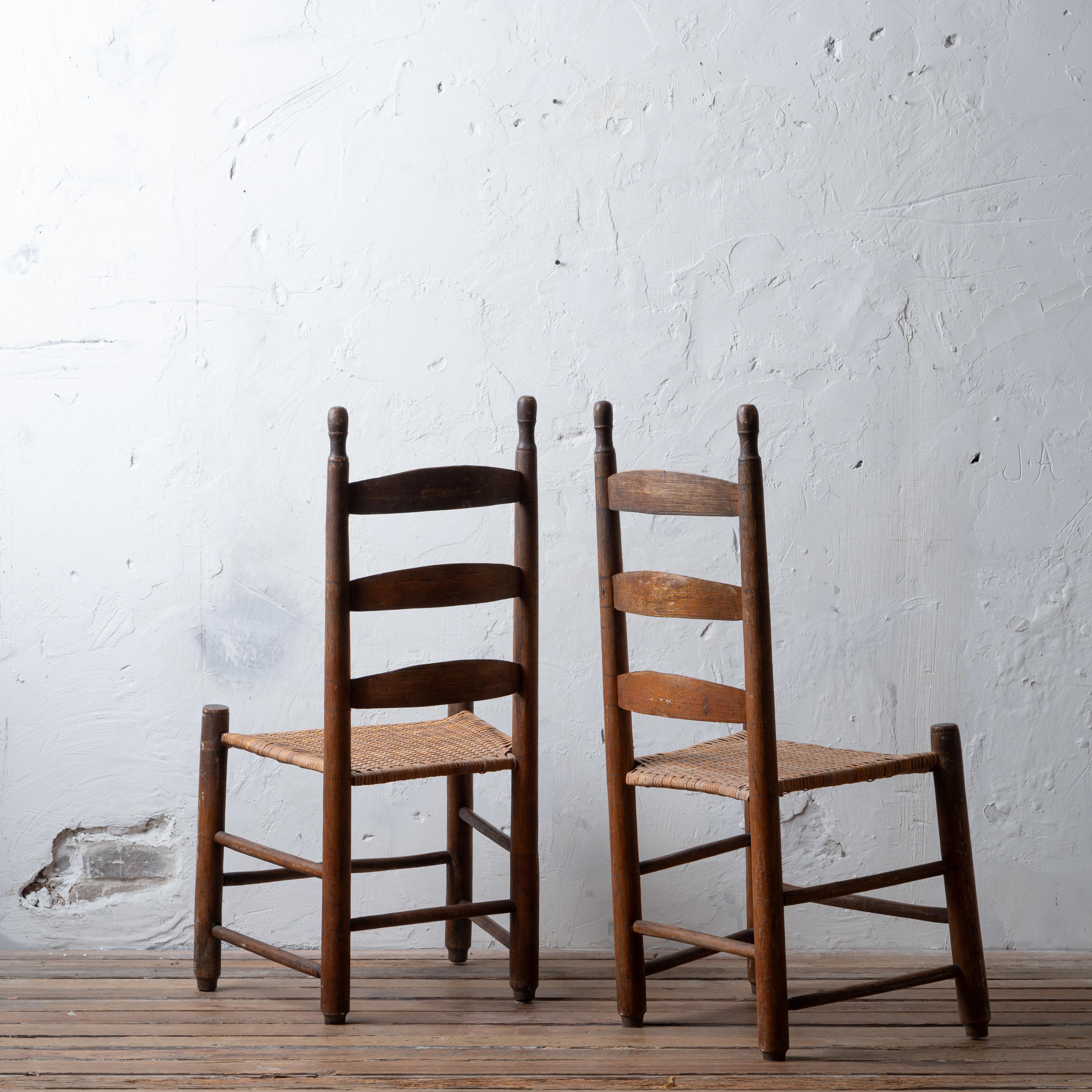 XIXe siècle Paire de chaises américaines à dossier en échelle, 19e siècle en vente