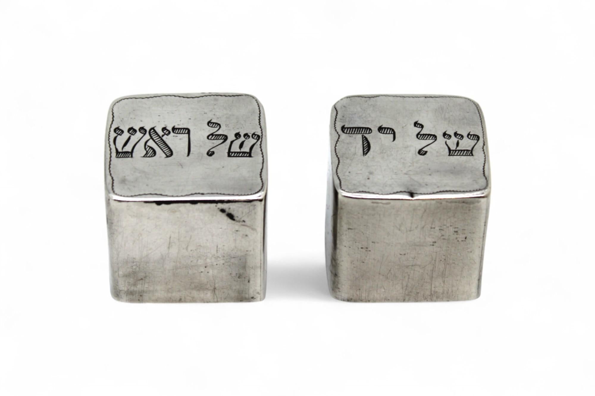 Pareja de estuches de tefilín americanos en miniatura de plata, circa 1900 siglo XX en venta
