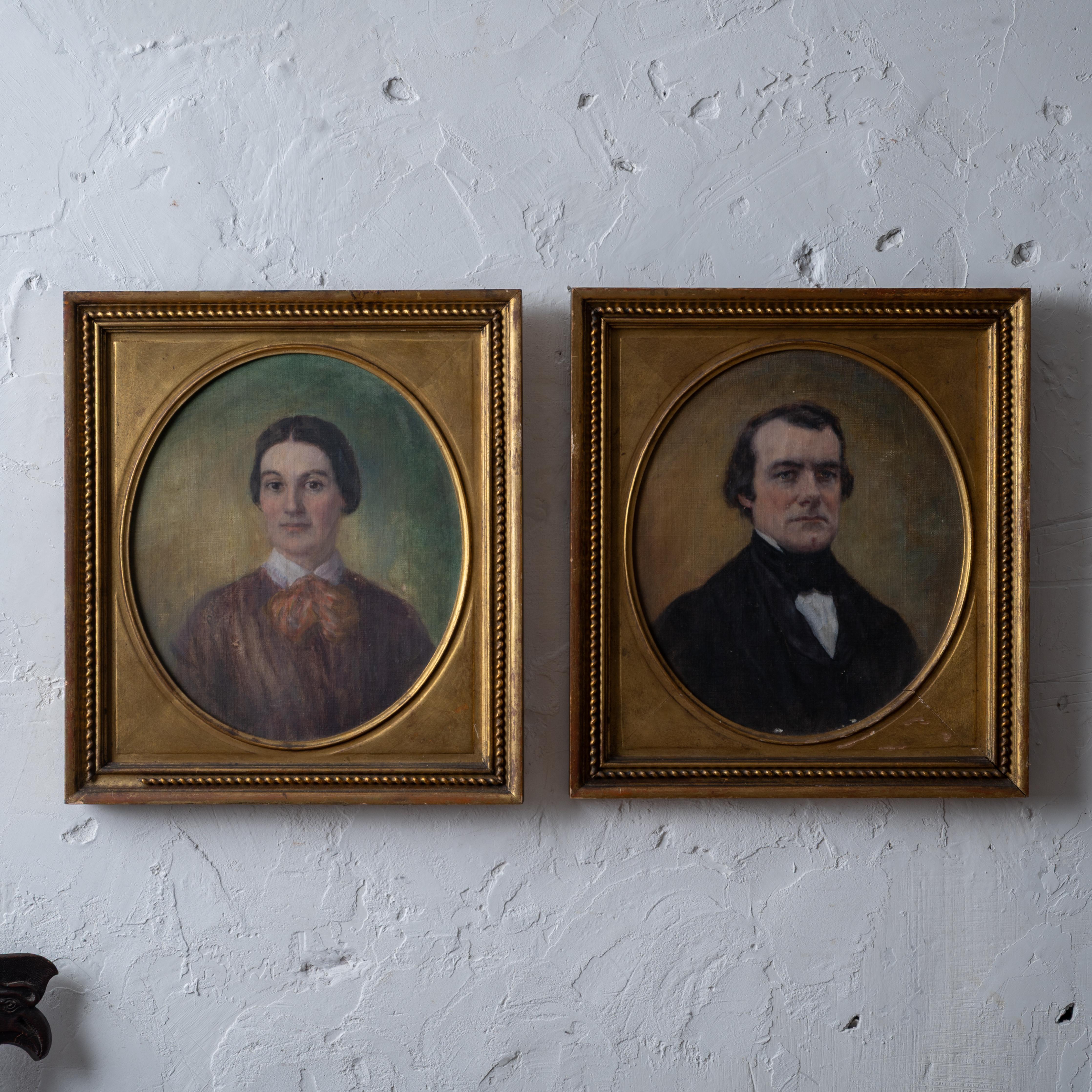 Ein Paar amerikanische Porträtgemälde, 19. Jahrhundert.

Sicht: 12 x 14 Zoll
Rahmen: 16 ¾ mal 18 ½ Zoll


