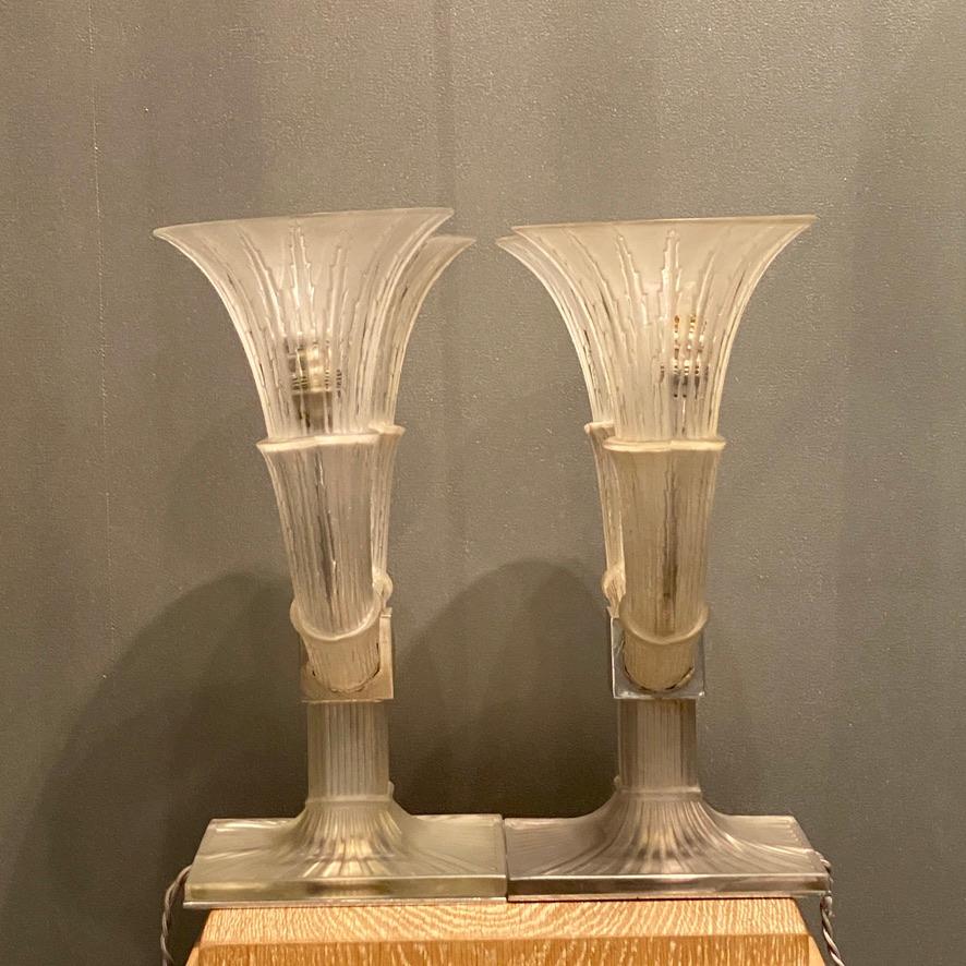 A pair of Amsterdam Glass Art Deco table Tamps by R.Lalique  In Excellent Condition For Sale In SAINT-OUEN-SUR-SEINE, FR
