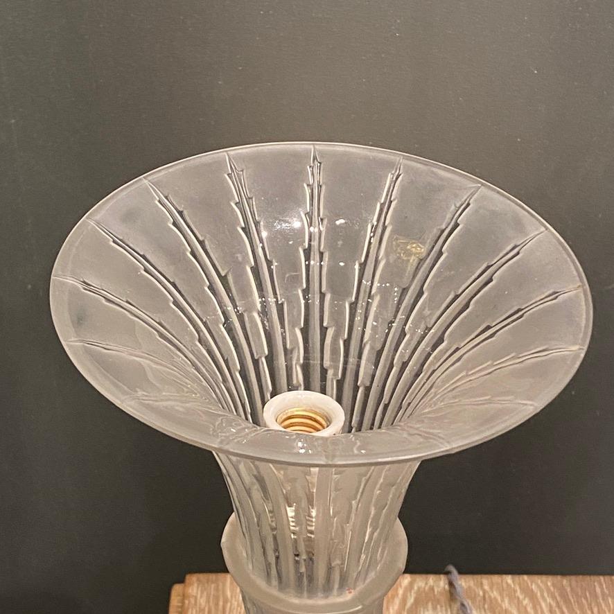 Un par de Lámparas de mesa Art Decó de cristal de Amsterdam de R.Lalique en venta 2