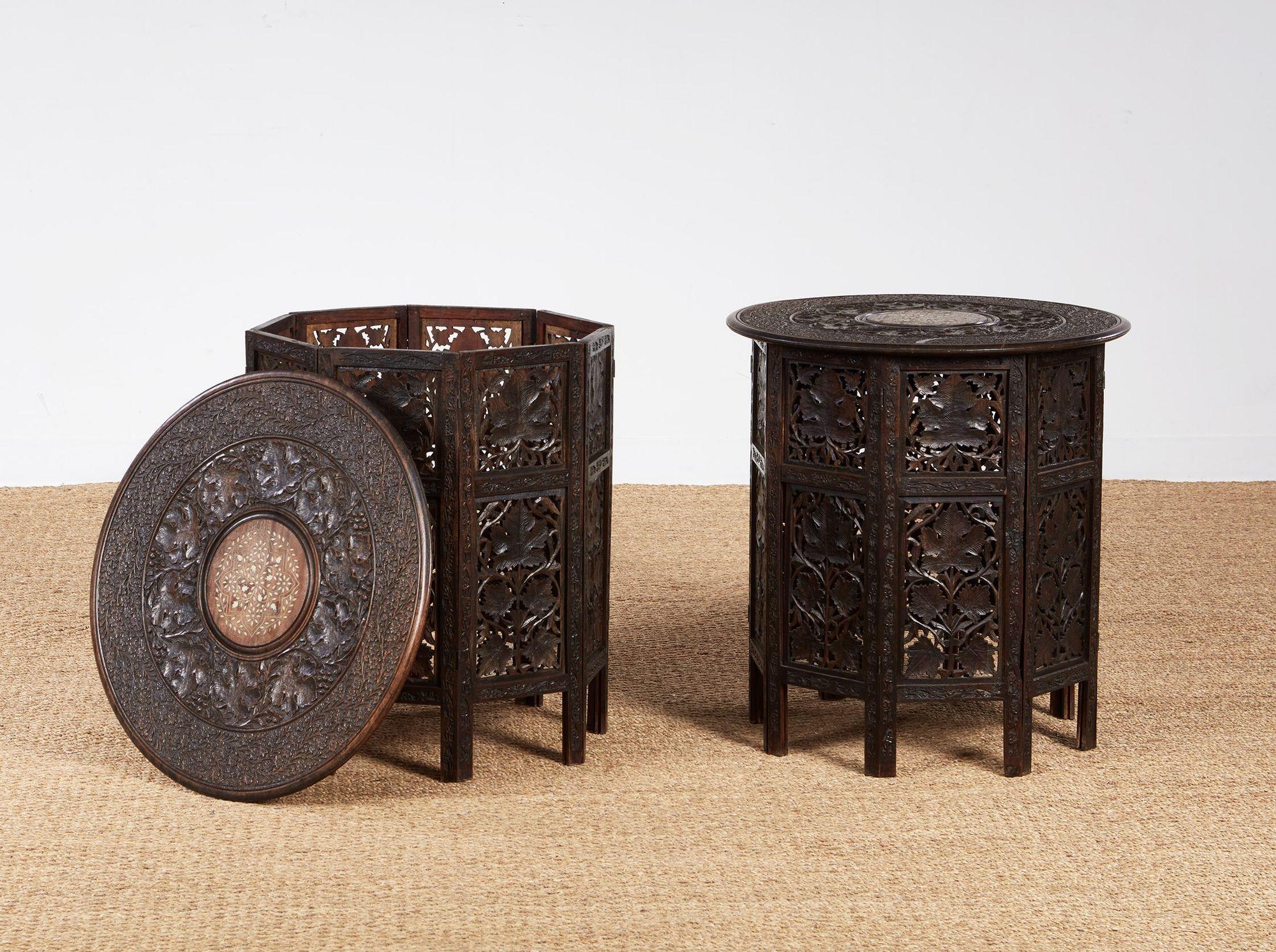 A Pair of Anglo-Indian Taboret Tables en vente 3