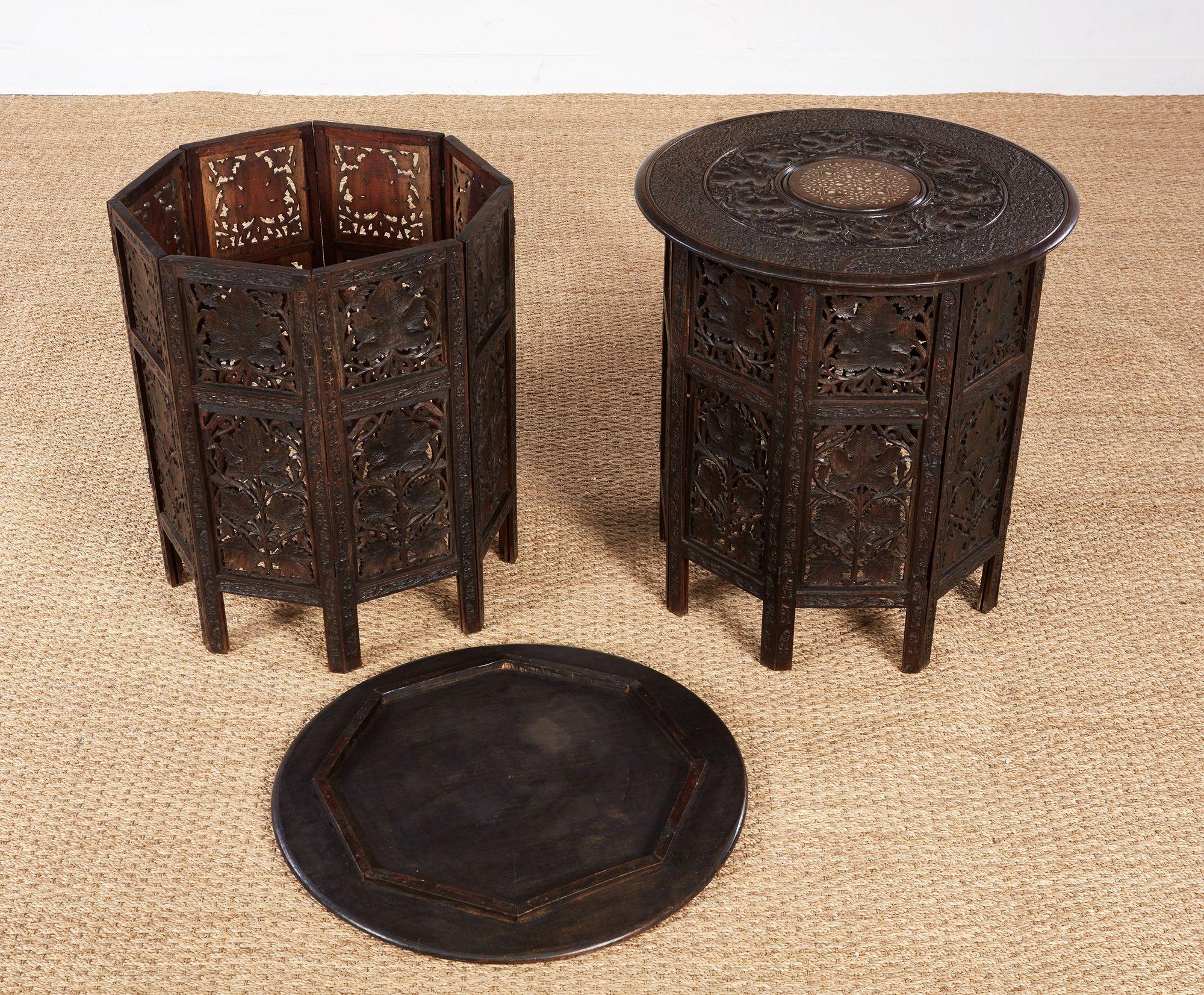 A Pair of Anglo-Indian Taboret Tables en vente 4