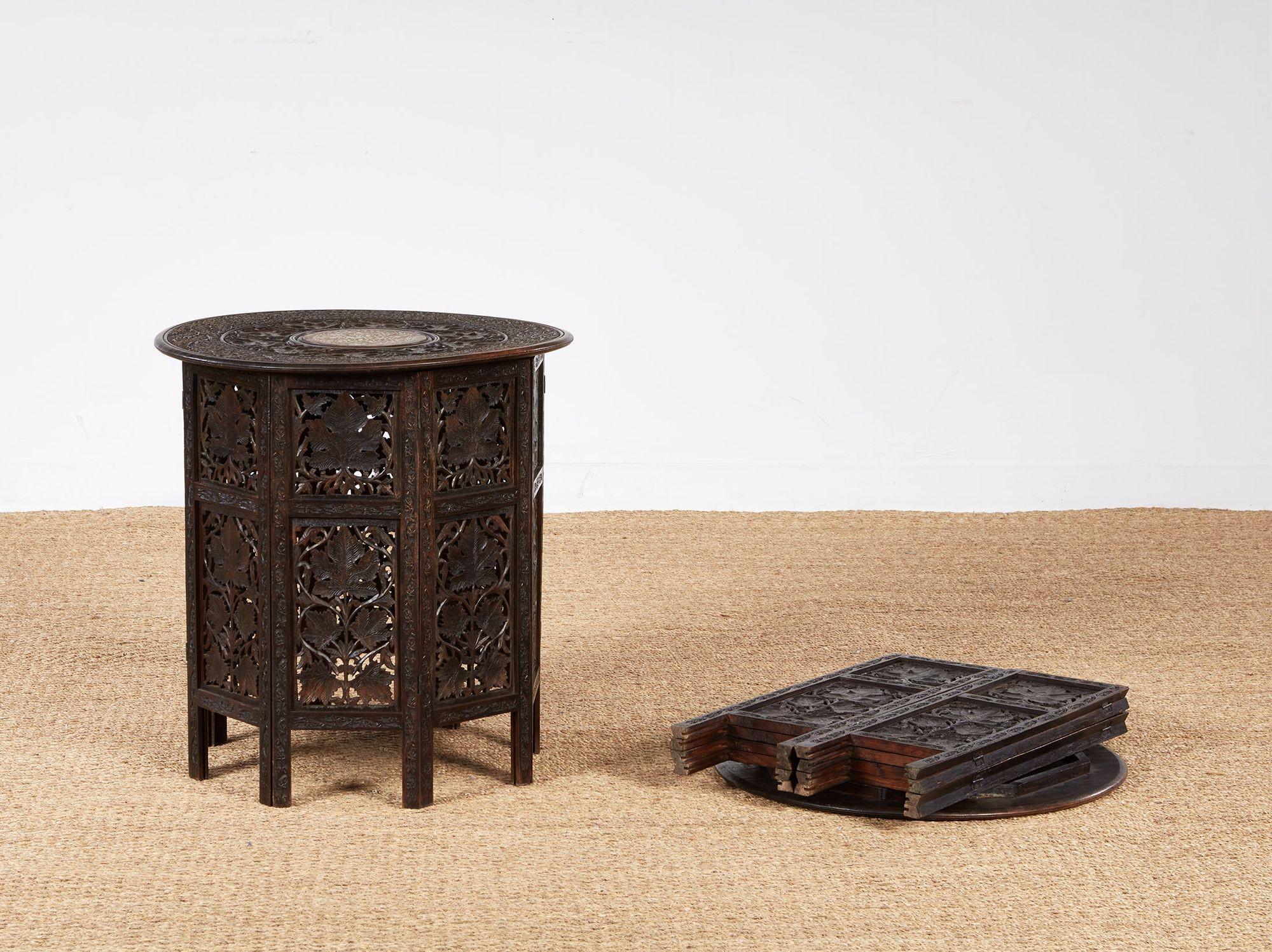 A Pair of Anglo-Indian Taboret Tables en vente 6