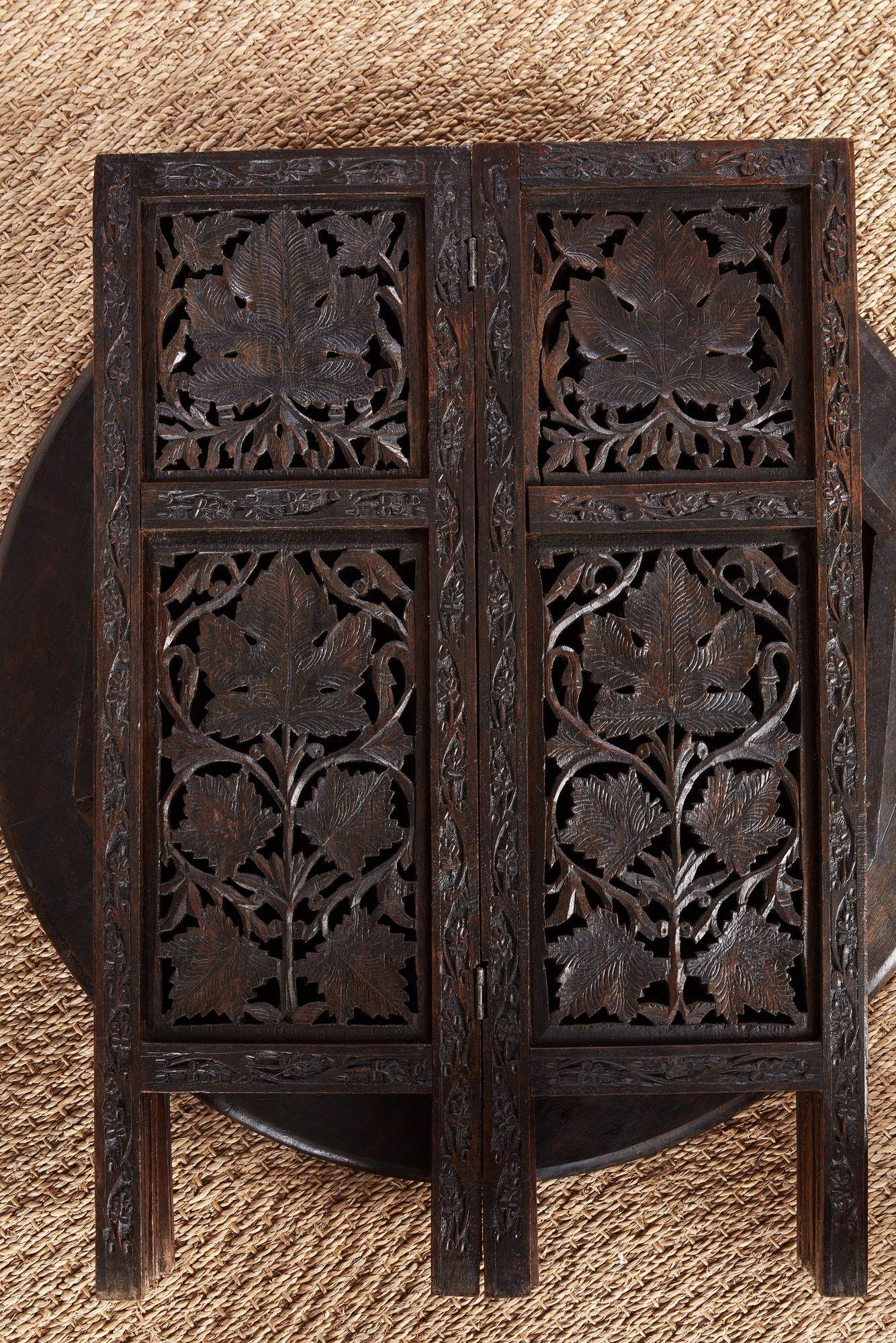 A Pair of Anglo-Indian Taboret Tables en vente 7
