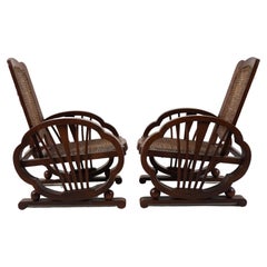 Ein Paar anglo-indische Veranda-Stühle im Vintage-Stil aus Teakholz und Rattan