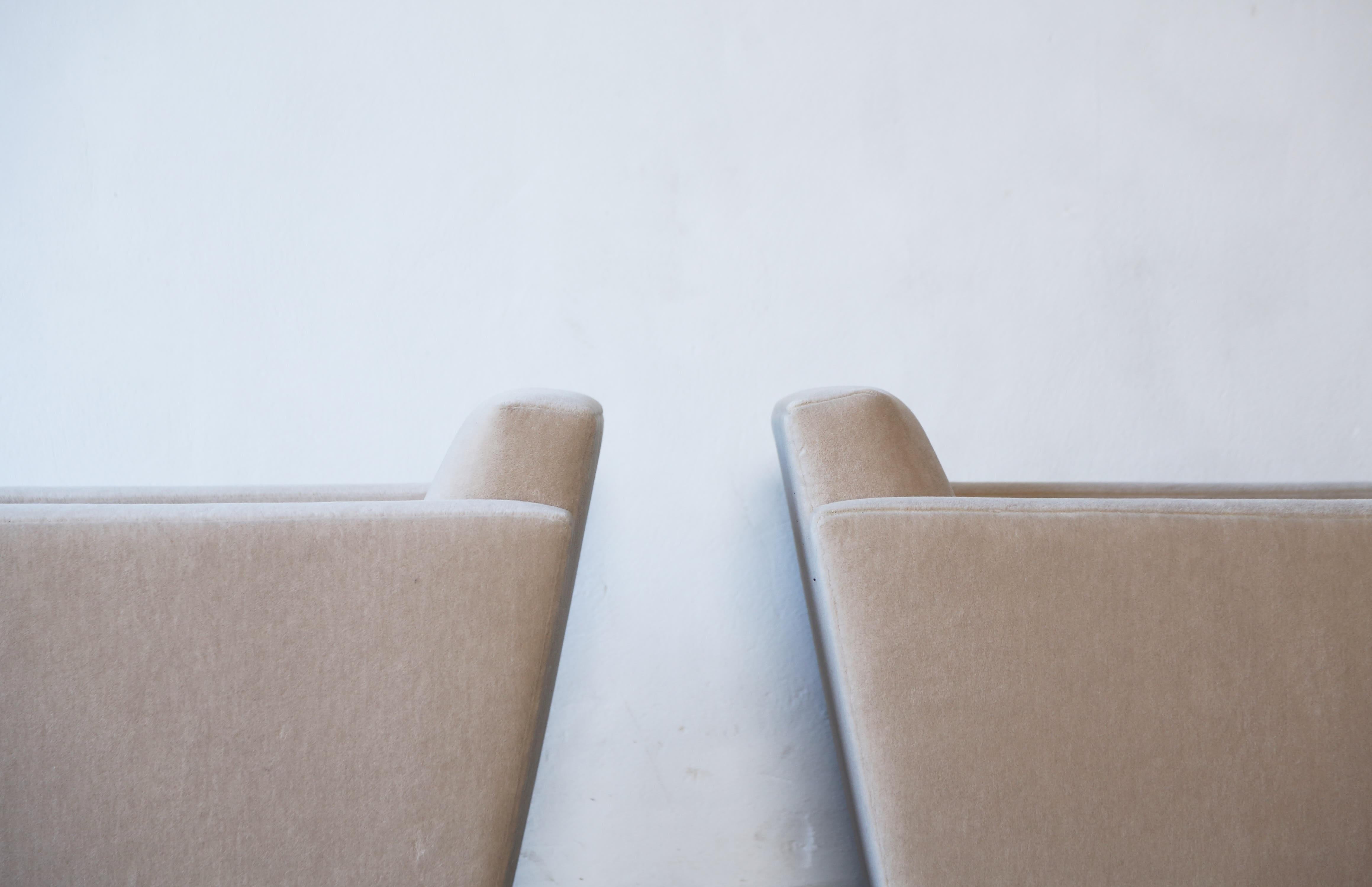 A Pair of Angular Armchairs, Upholstered in Pure Alpaca For Sale 4