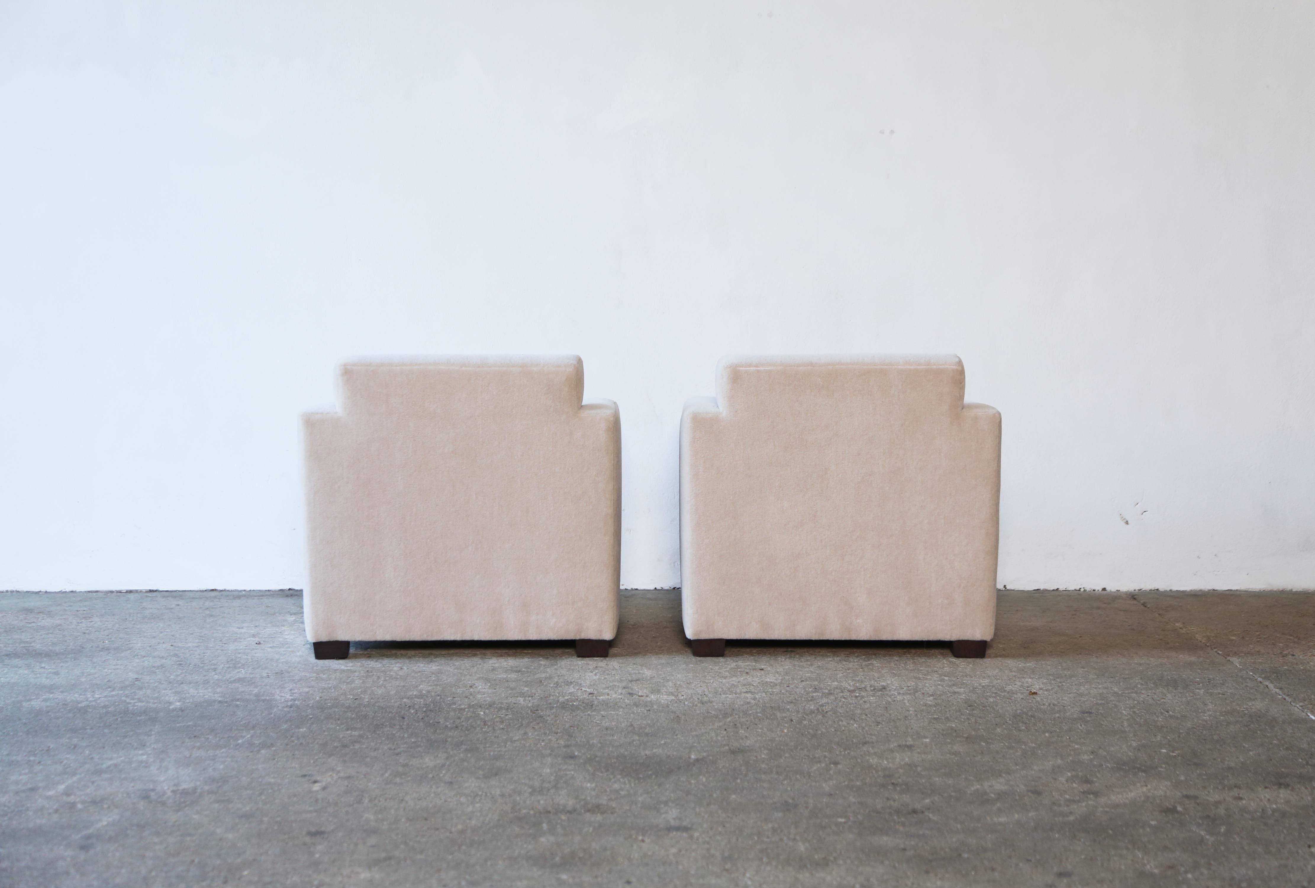 Ein Paar kantige Sessel, gepolstert mit reinem Alpaka (Eichenholz) im Angebot