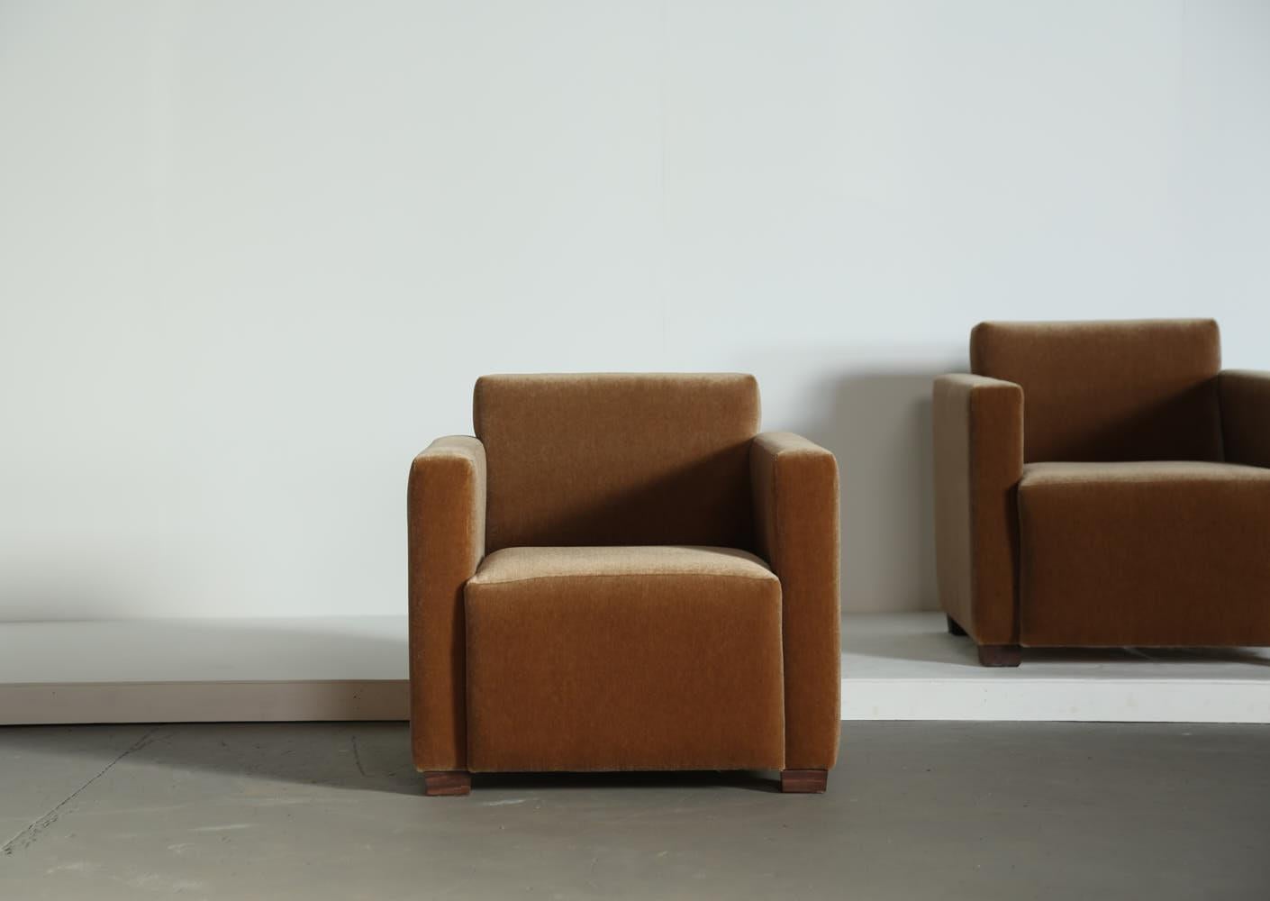 A Pair of Angular Armchairs, Upholstered in Pure Mohair For Sale 3