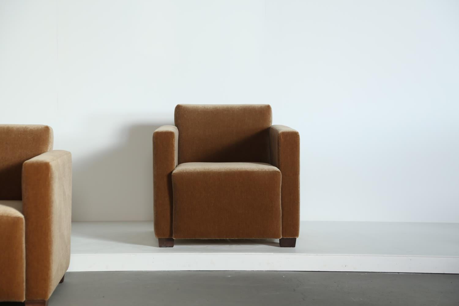 A Pair of Angular Armchairs, Upholstered in Pure Mohair For Sale 5