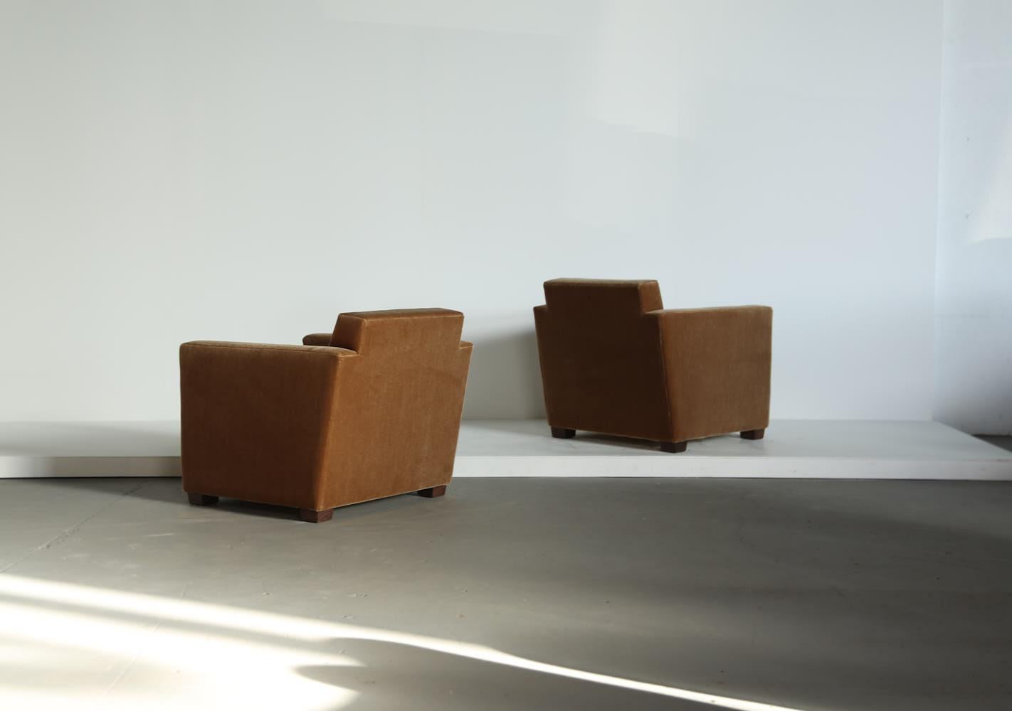 A Pair of Angular Armchairs, Upholstered in Pure Mohair For Sale 8