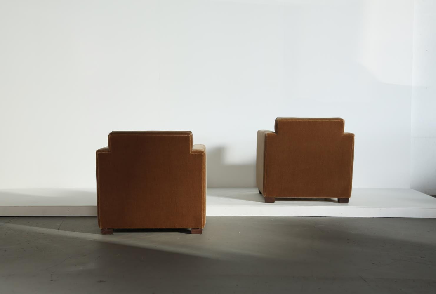 A Pair of Angular Armchairs, Upholstered in Pure Mohair For Sale 9