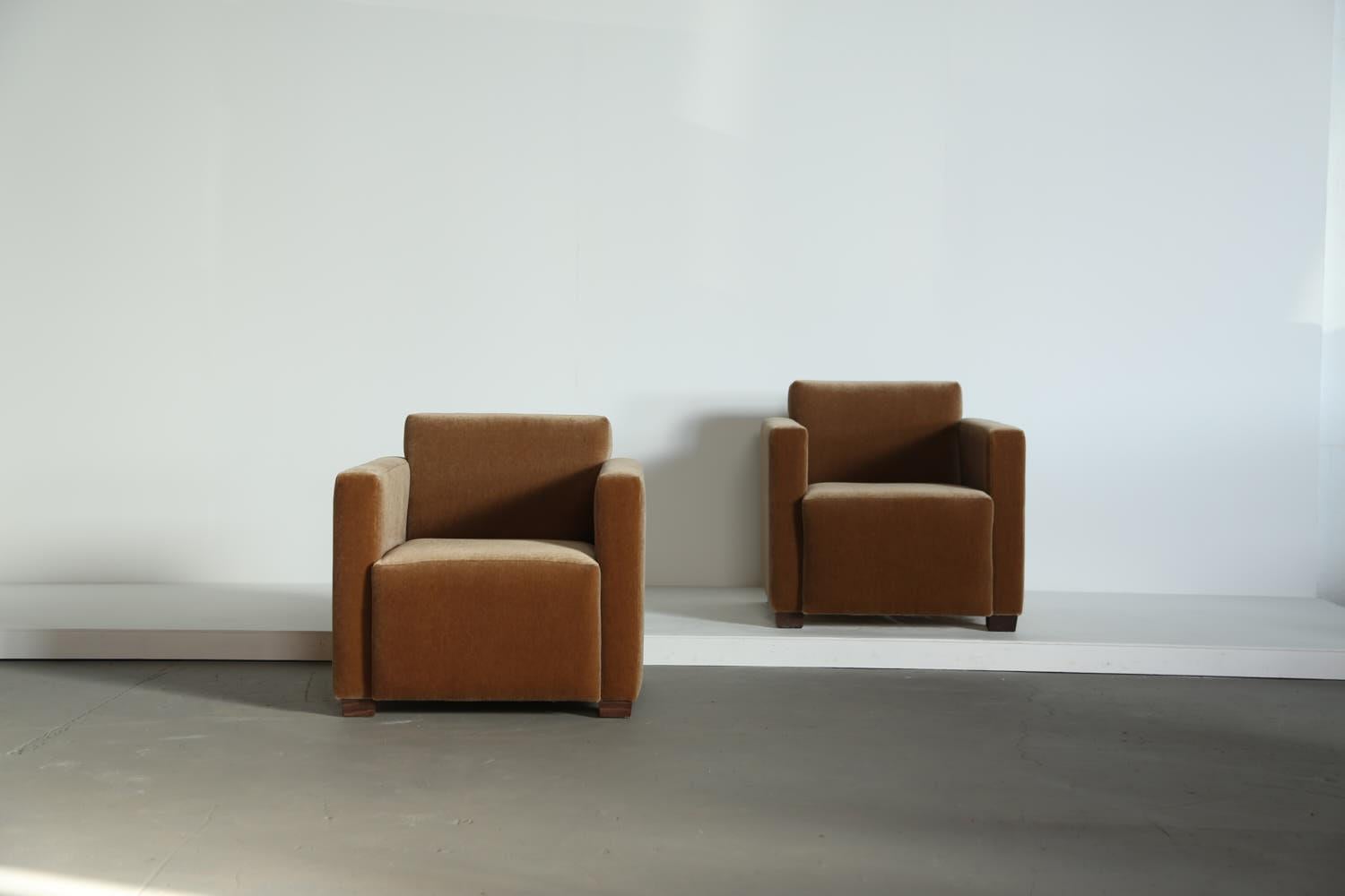 A Pair of Angular Armchairs, Upholstered in Pure Mohair For Sale 2