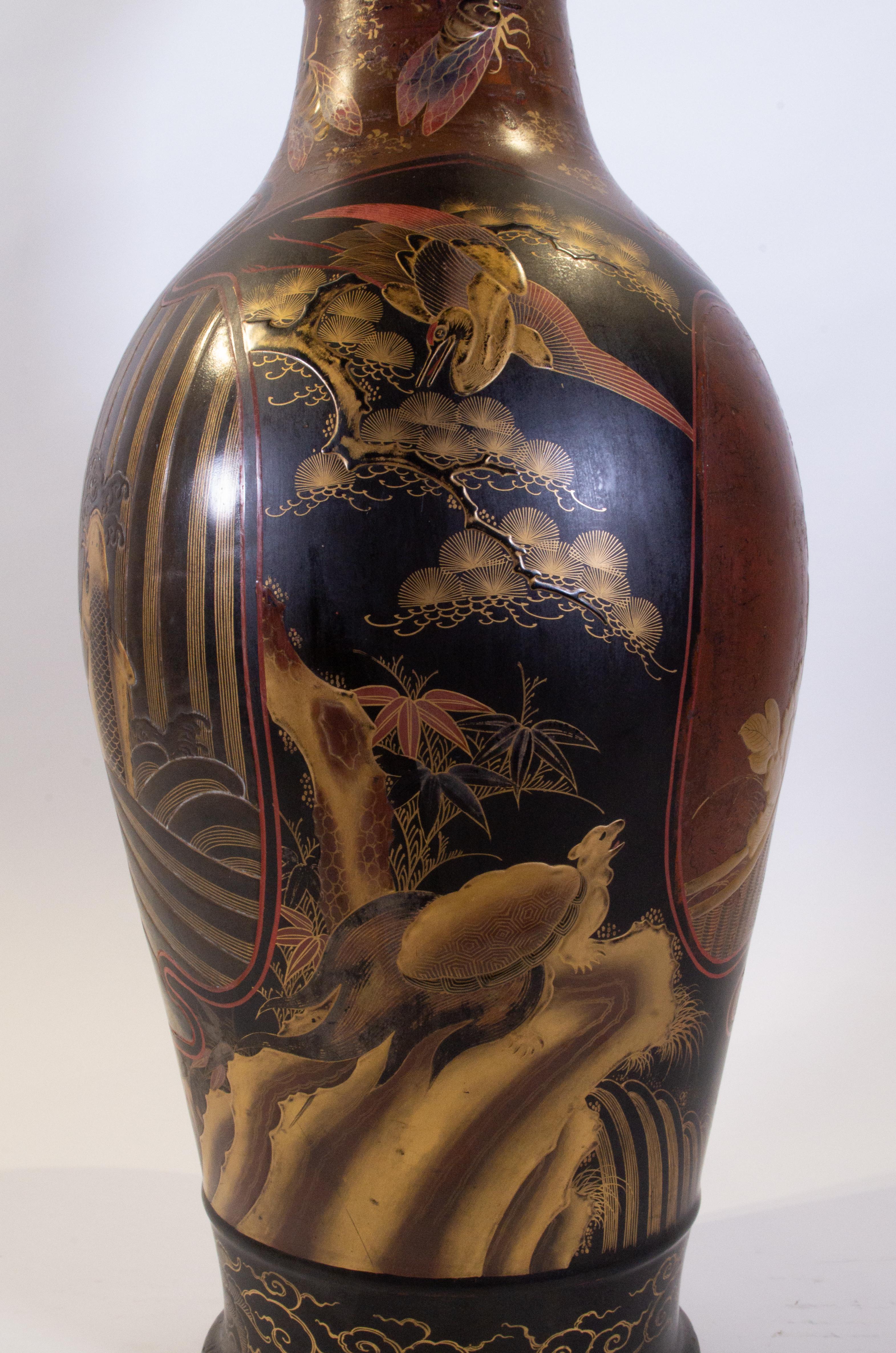 Pair of Antique 19th Century Japanese Porcelain Multicolored Lacquered Vases In Good Condition For Sale In New York, NY