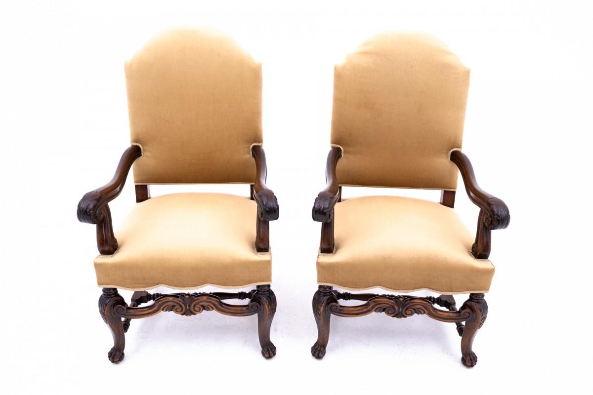 A pair of antique armchairs, Western Europe, around 1900. After renovation In Good Condition For Sale In Chorzów, PL