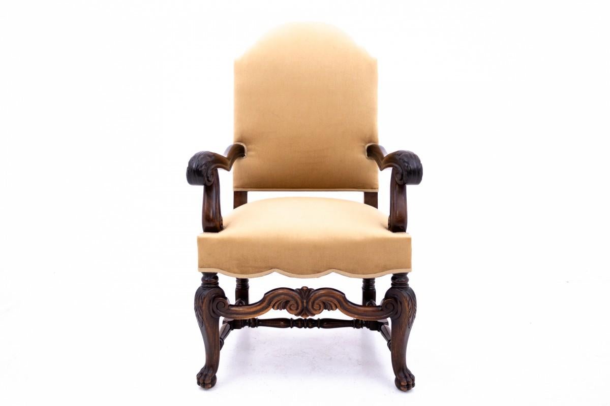 Paire de fauteuils anciens, Europe occidentale, vers 1900. Après la rénovation en vente 1