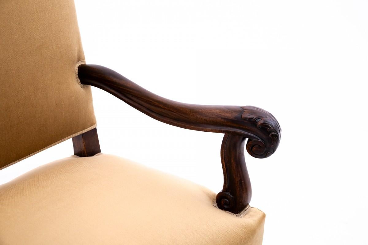 Noyer Paire de fauteuils anciens, Europe occidentale, vers 1900. en vente