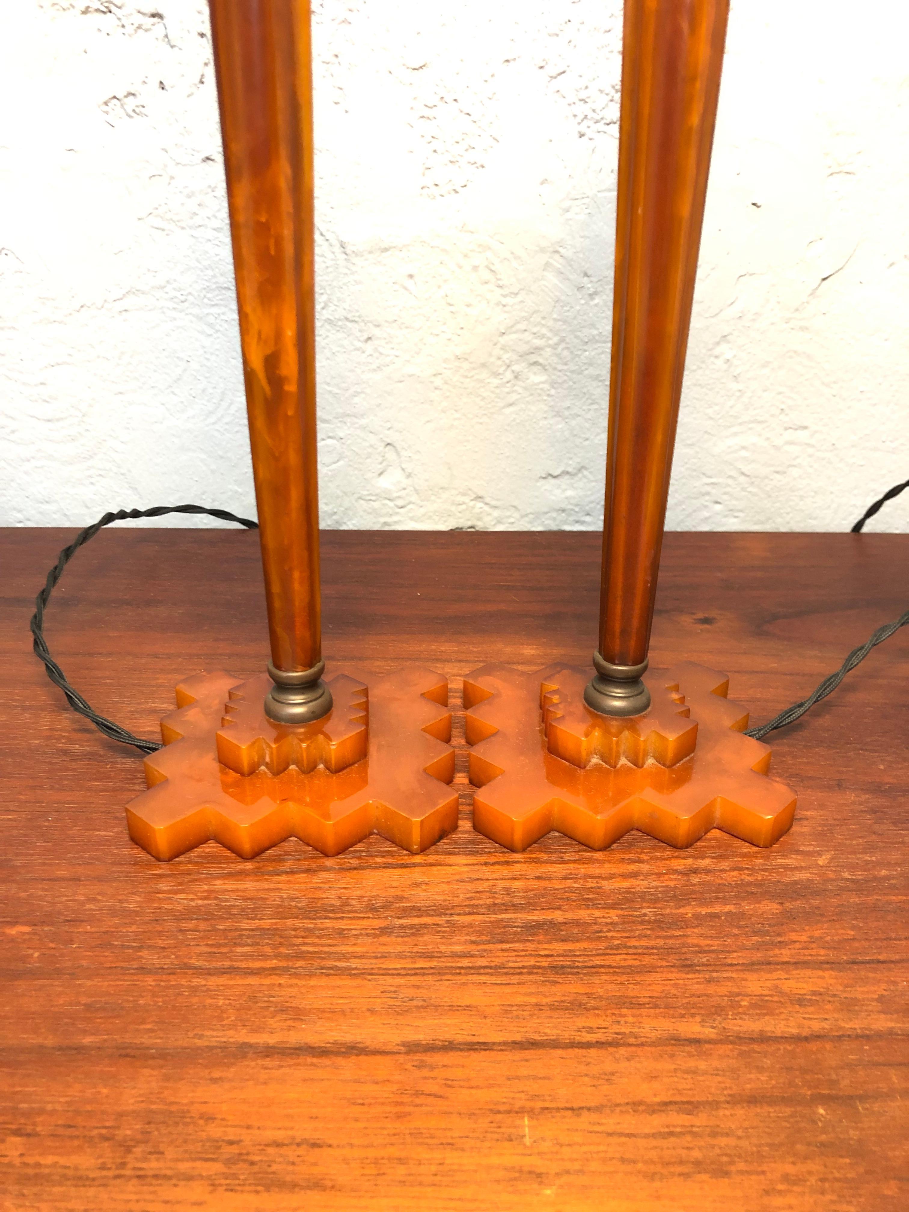 A Pair Of Antique Art Deco Table Lamps In Bakelite In Good Condition For Sale In Søborg, DK