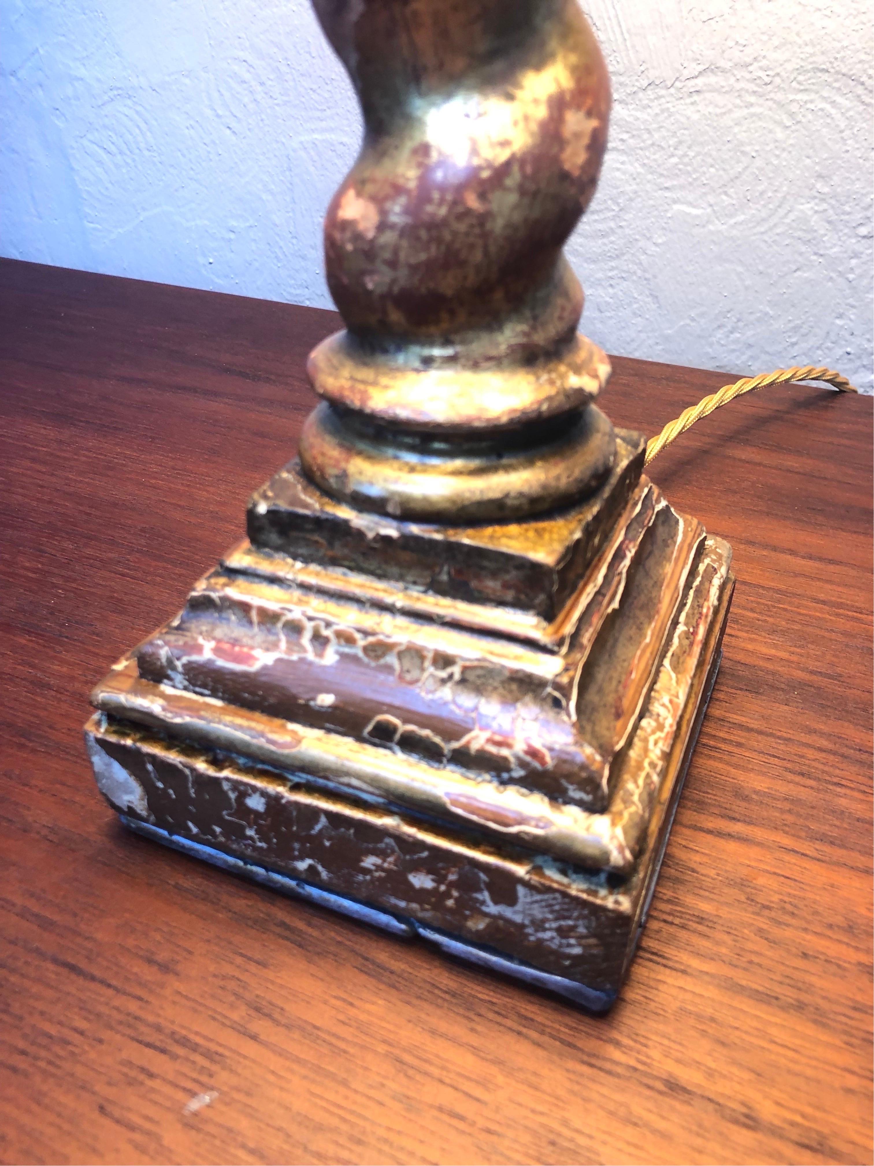 Paire de lampes de table baroques anciennes en pin peint en vente 7