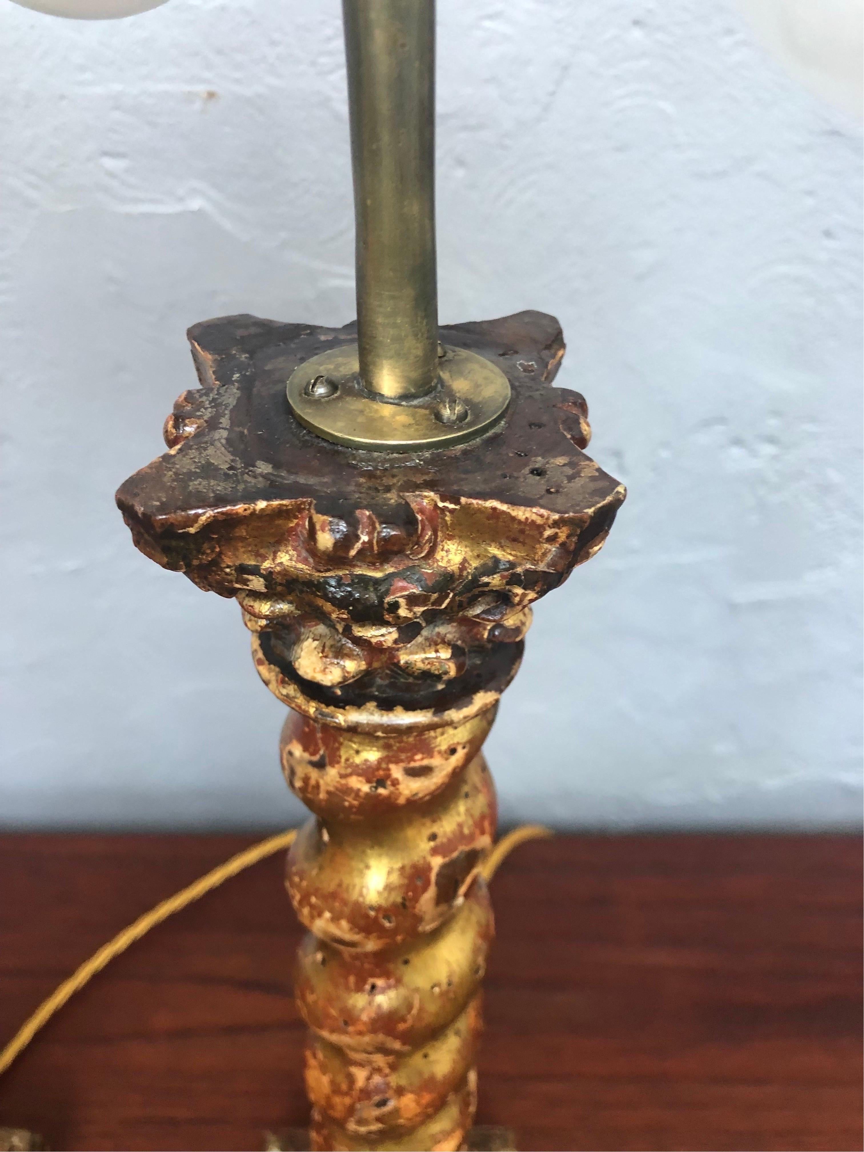 Paire de lampes de table baroques anciennes en pin peint Bon état - En vente à Søborg, DK
